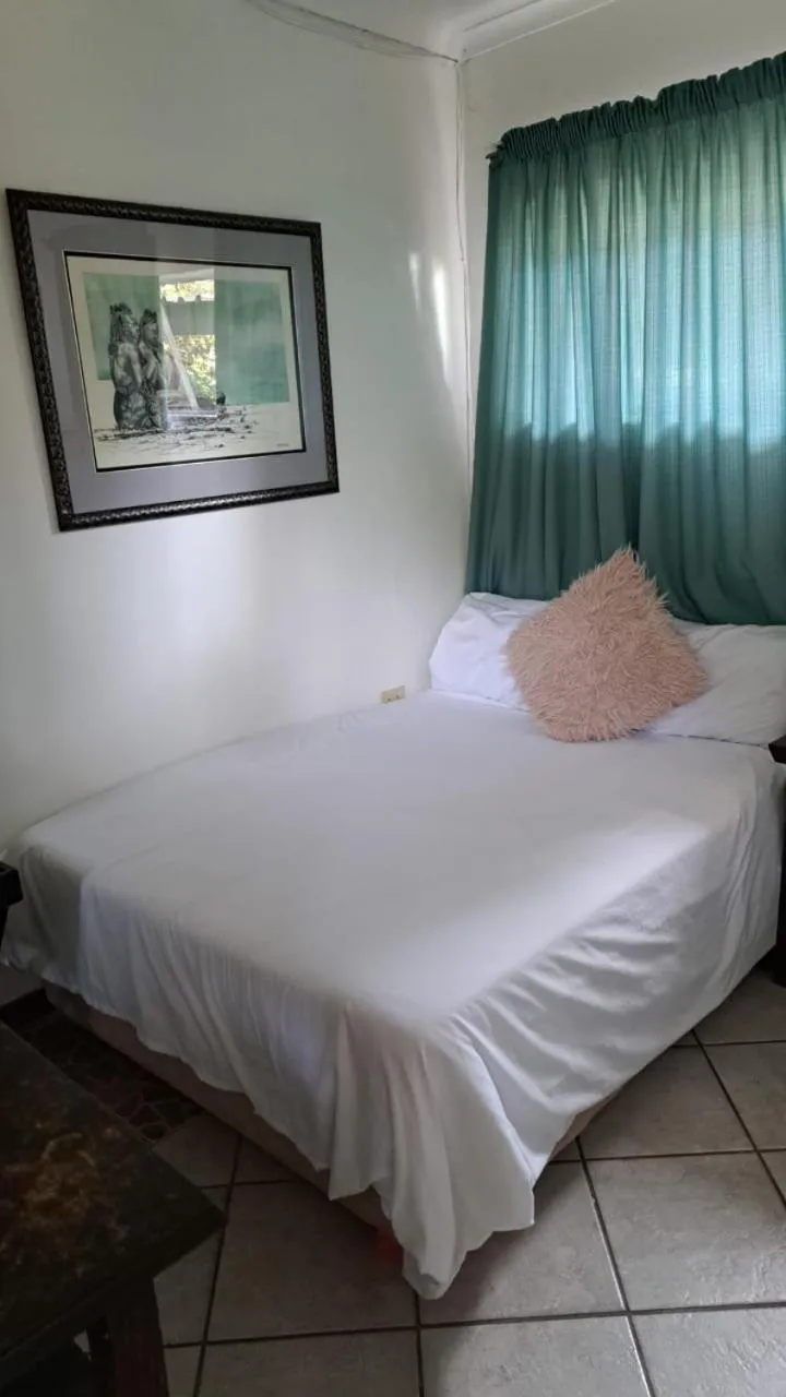 Budget Double Room in Debbie's Den