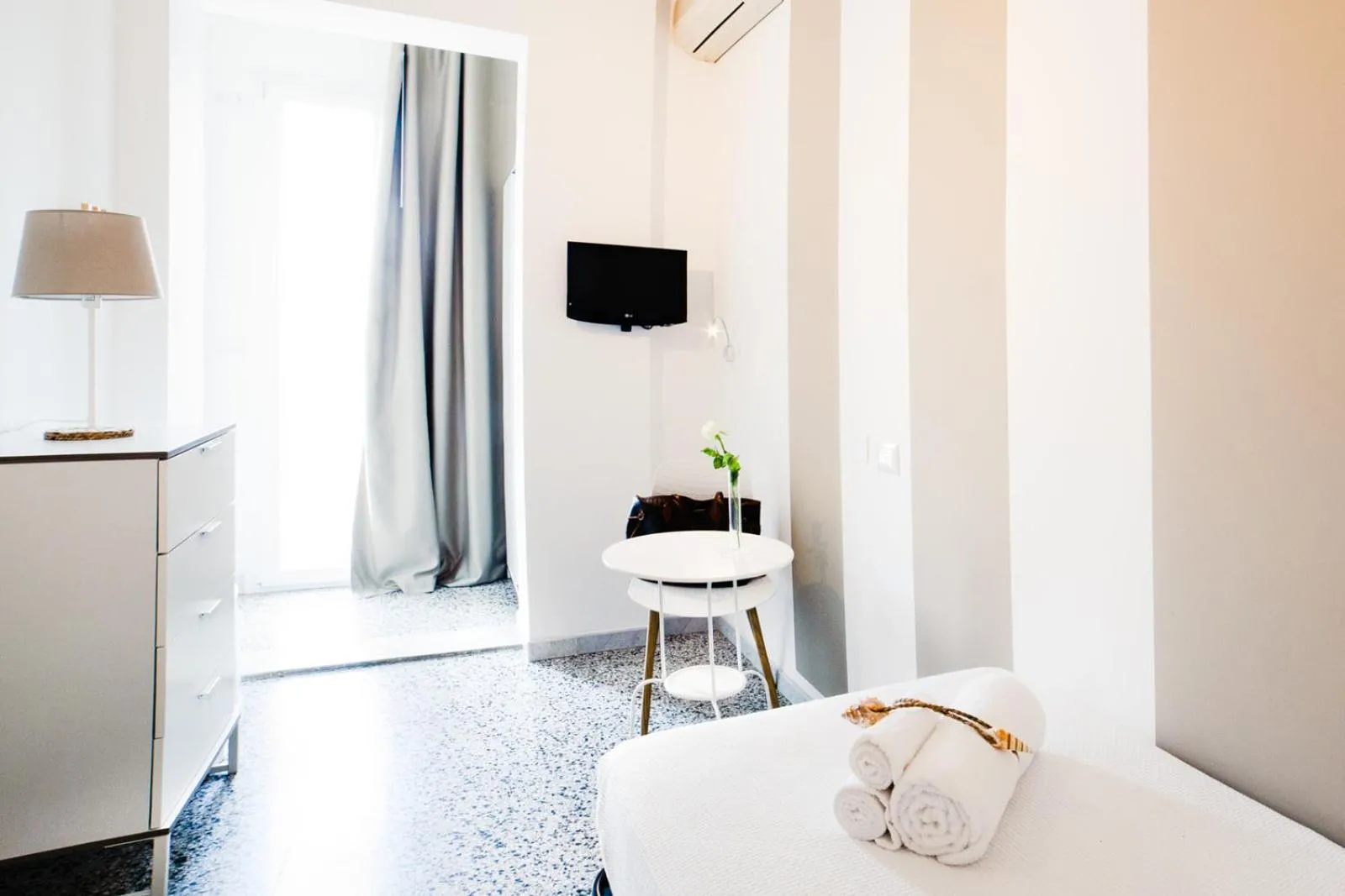 Bed in De La Ville Hotel