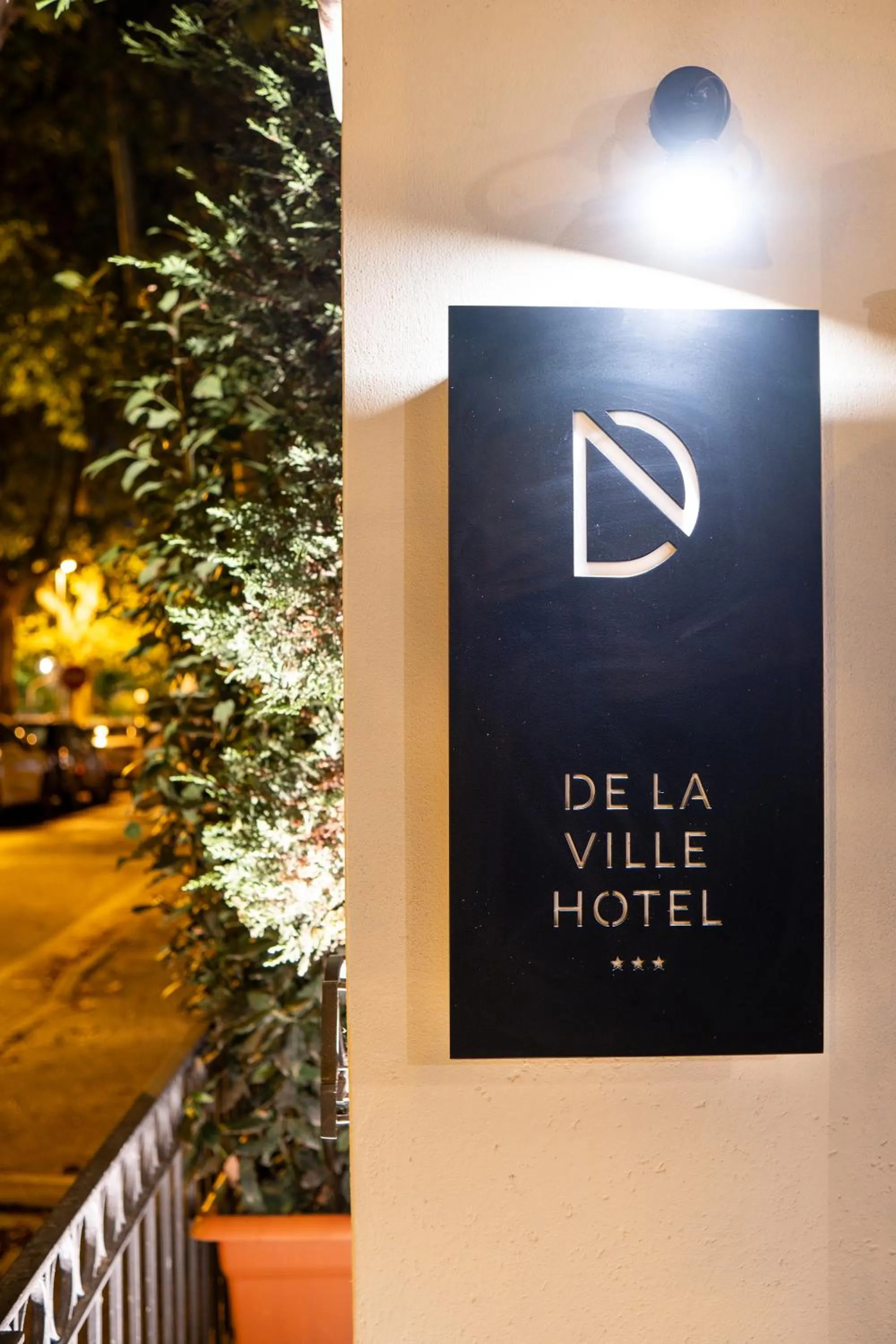 Property logo or sign in De La Ville Hotel