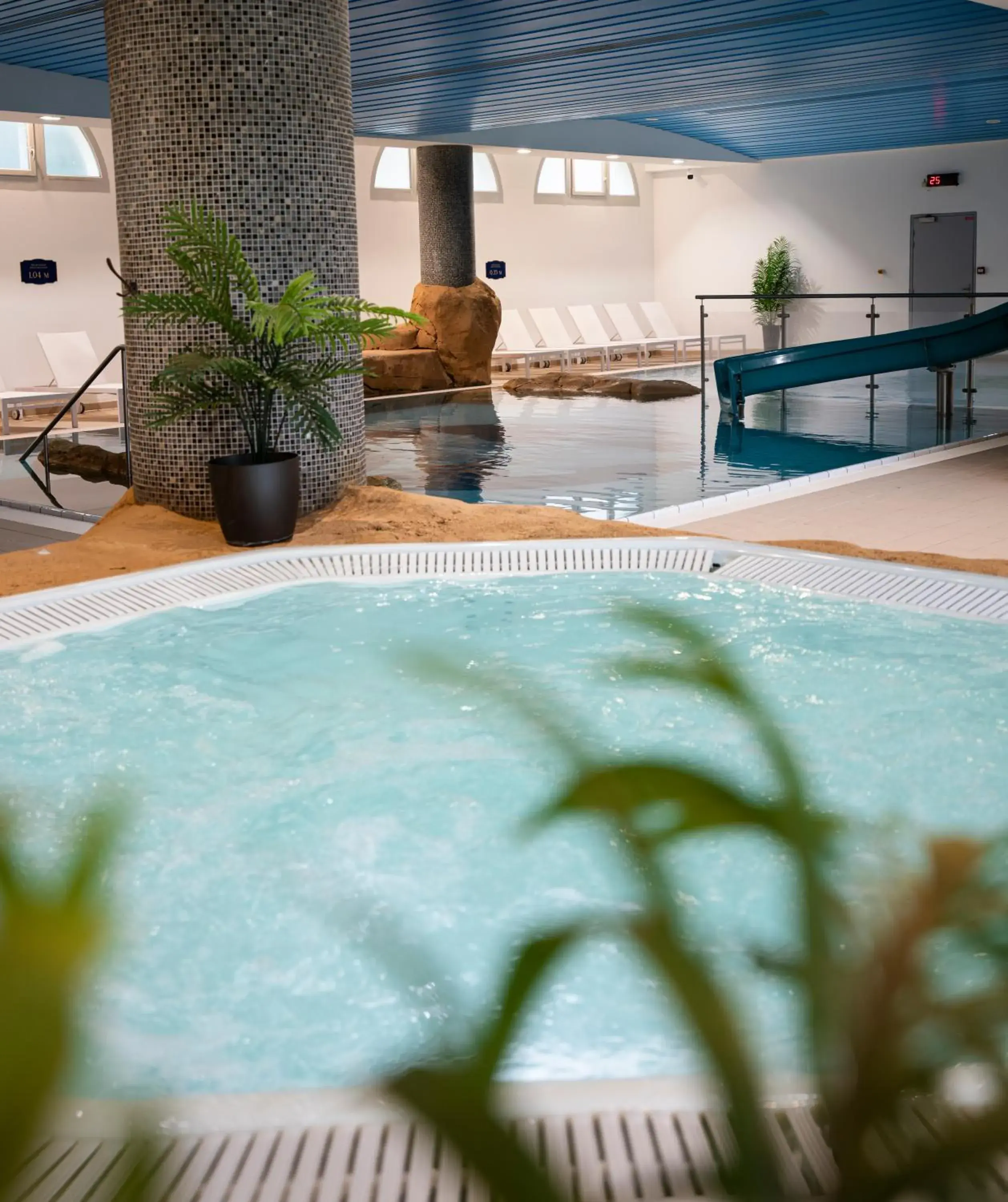 Swimming pool in Dream Castle Hotel Marne La Vallee Swimming pool in Dream Castle Hotel Marne La Vallee