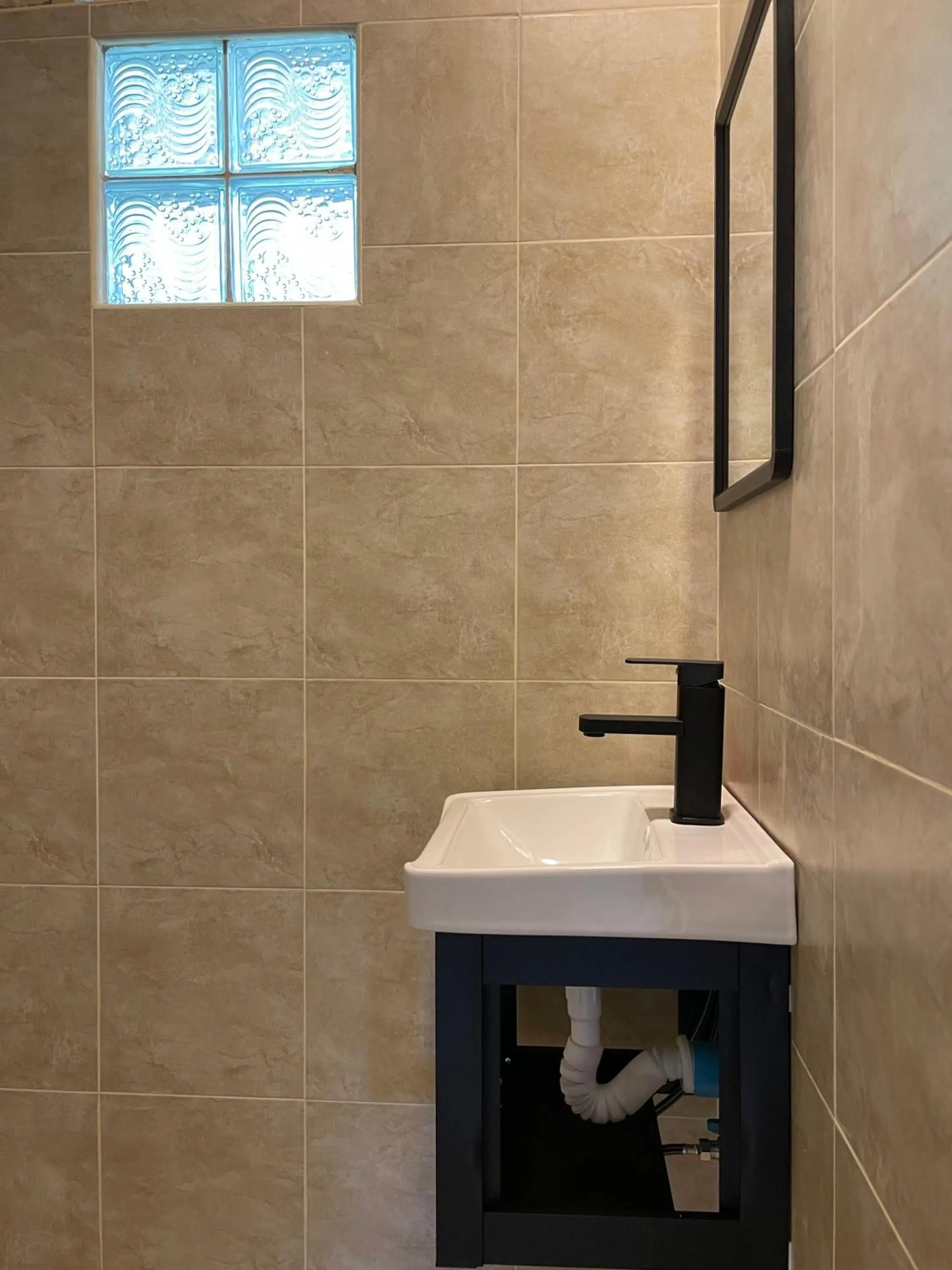 Bathroom in Mythai Guesthouse