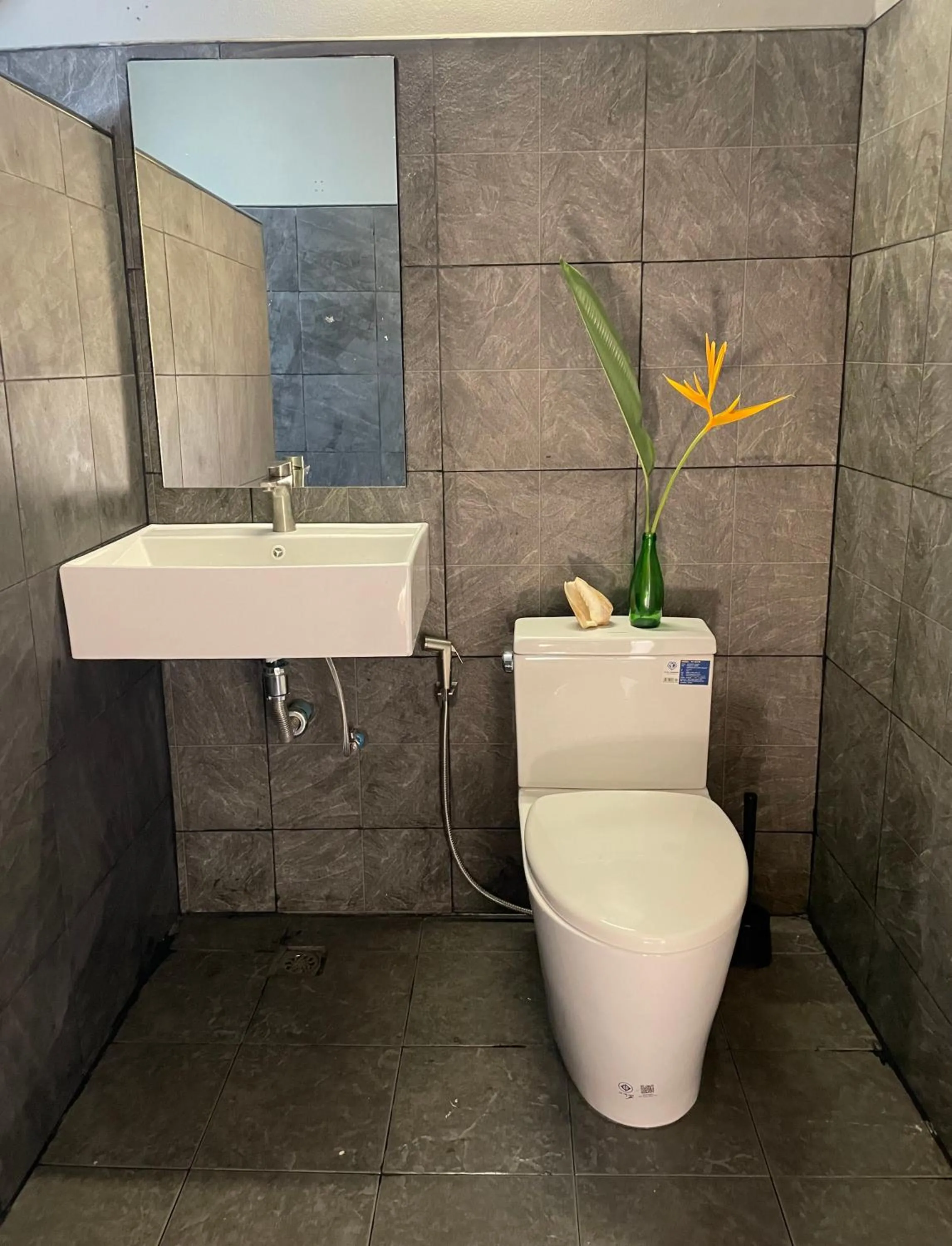 Toilet in Mythai Guesthouse