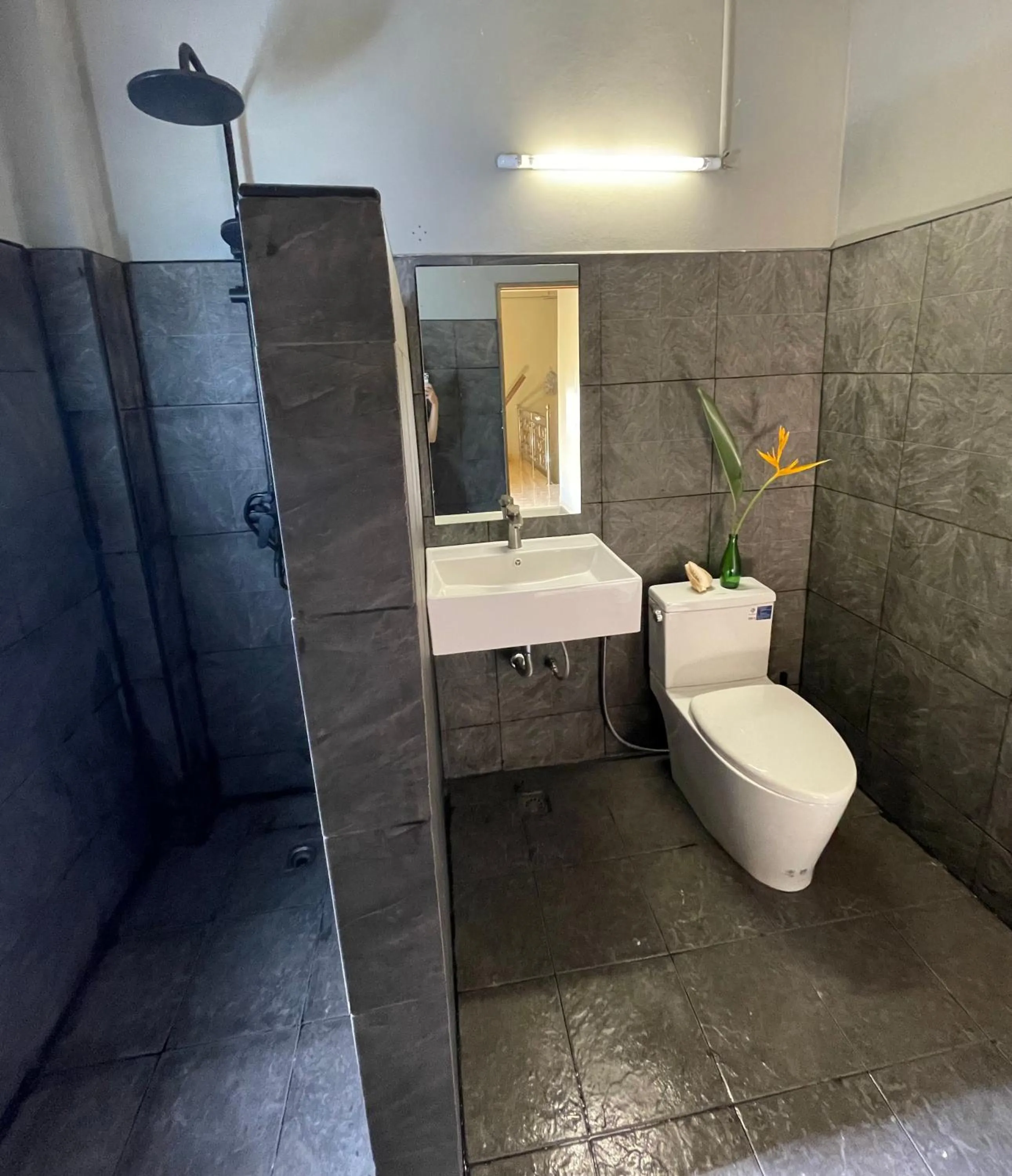 Shower in Mythai Guesthouse