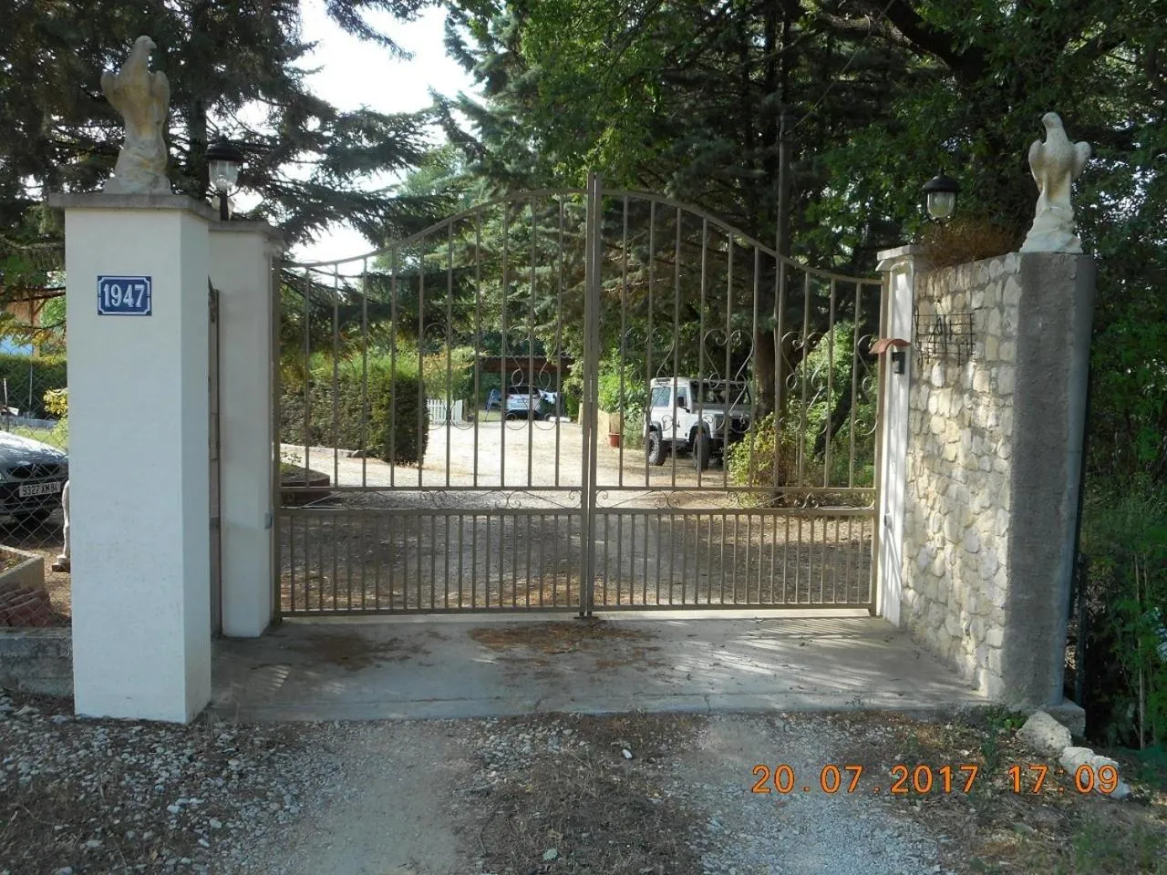 Facade/entrance in Le Rieufroid