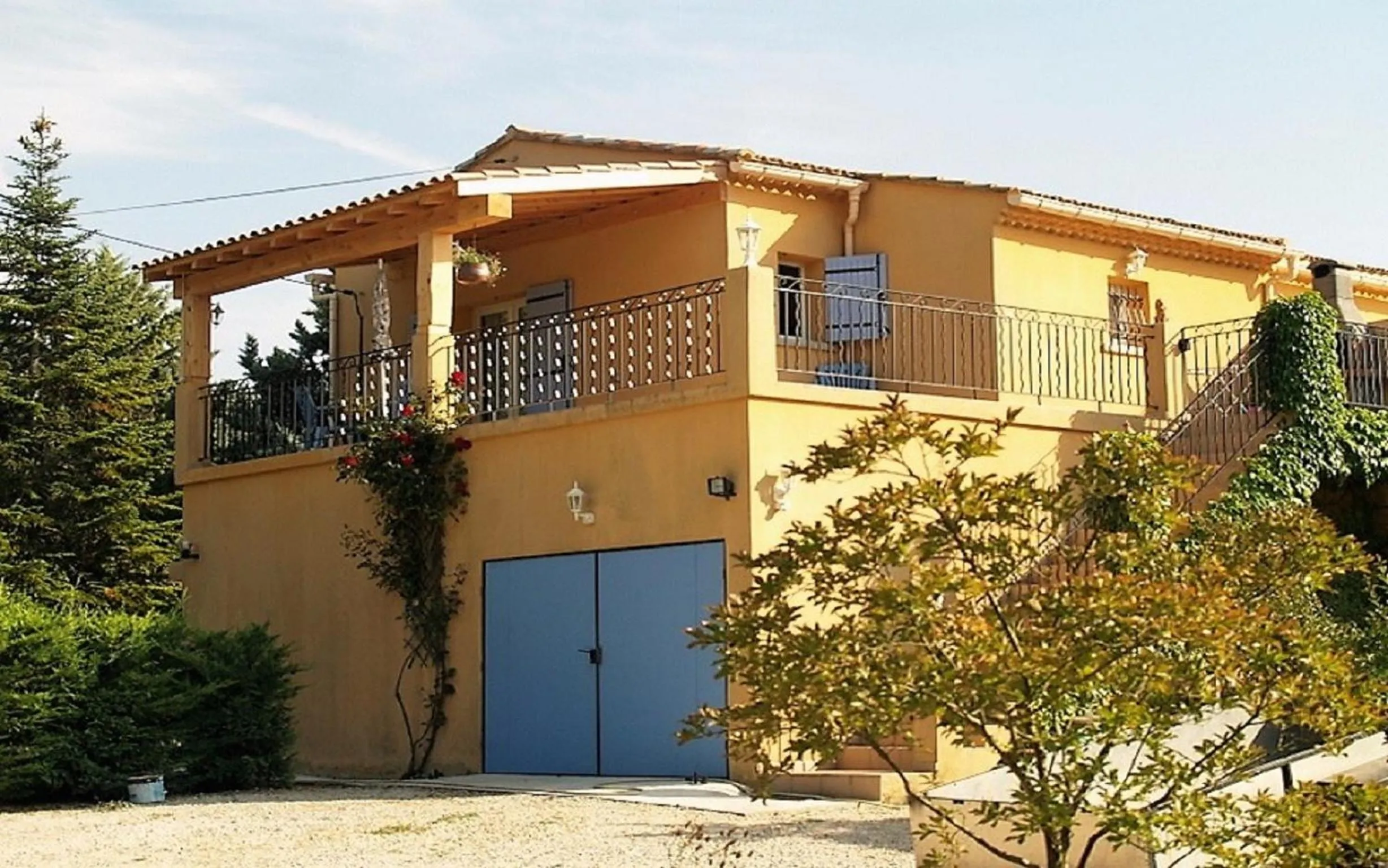 Property building in Le Rieufroid