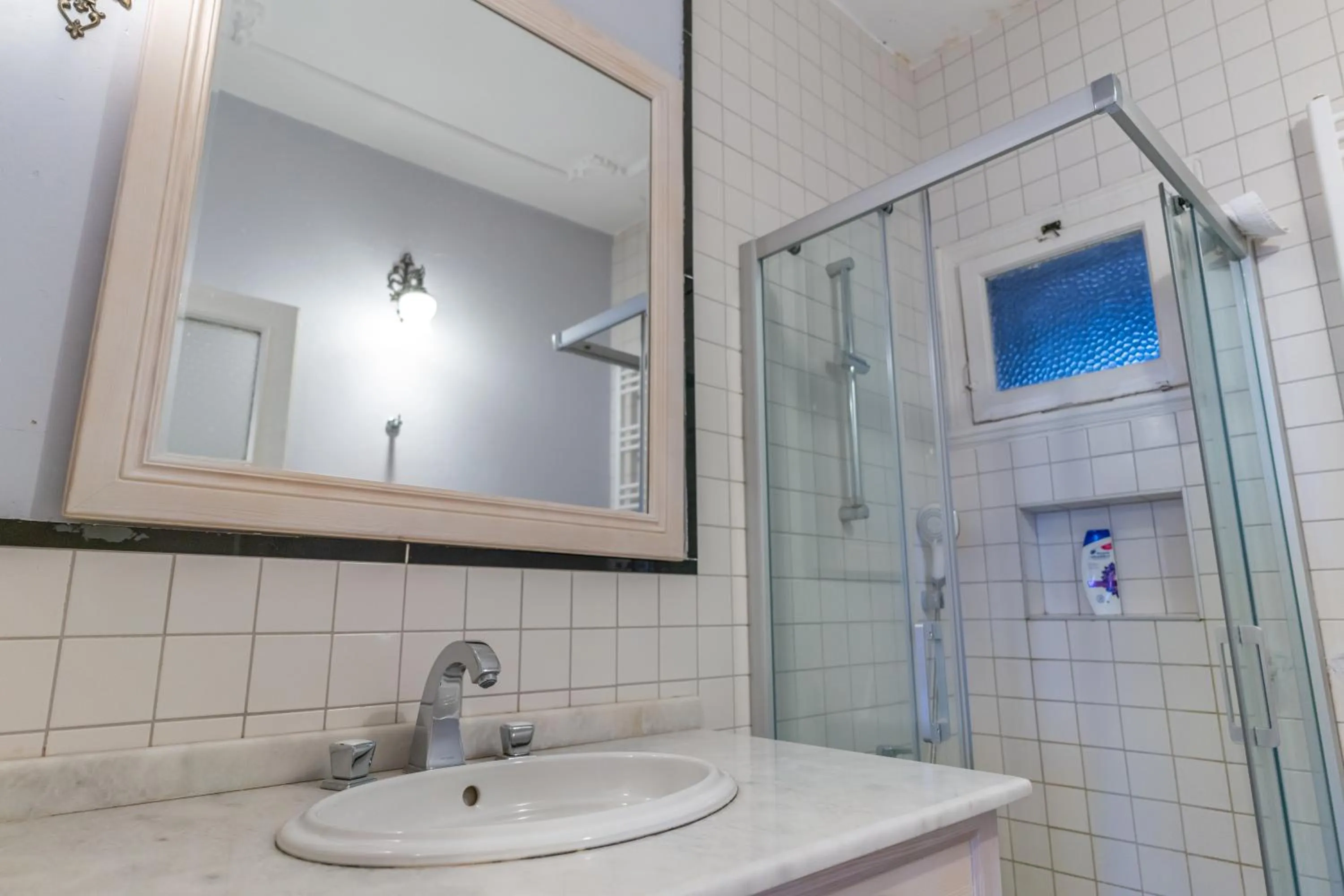 Shower in Büyük Konak İzmir