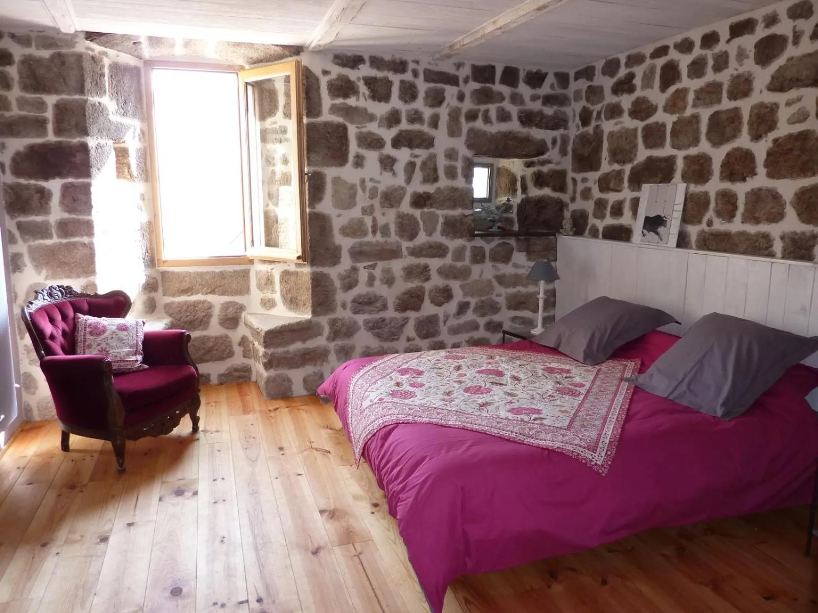 Photo of the whole room in La Calade Chambres d'Hôtes & Espace Bien-Etre