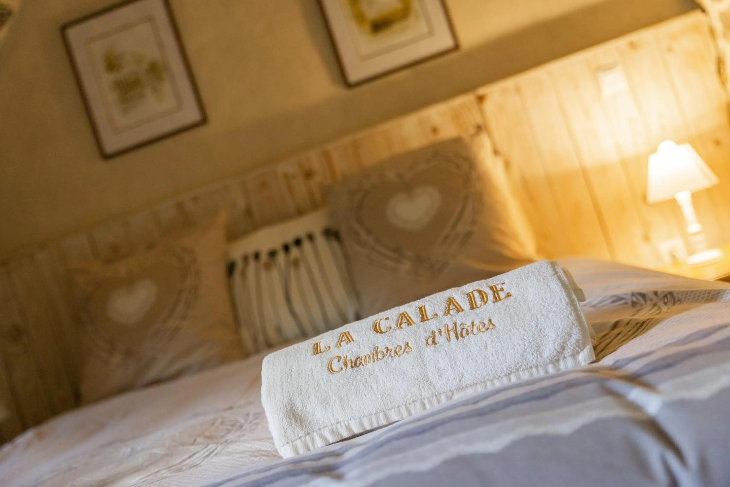 Property logo or sign, Bed in La Calade Chambres d'Hôtes & Espace Bien-Etre