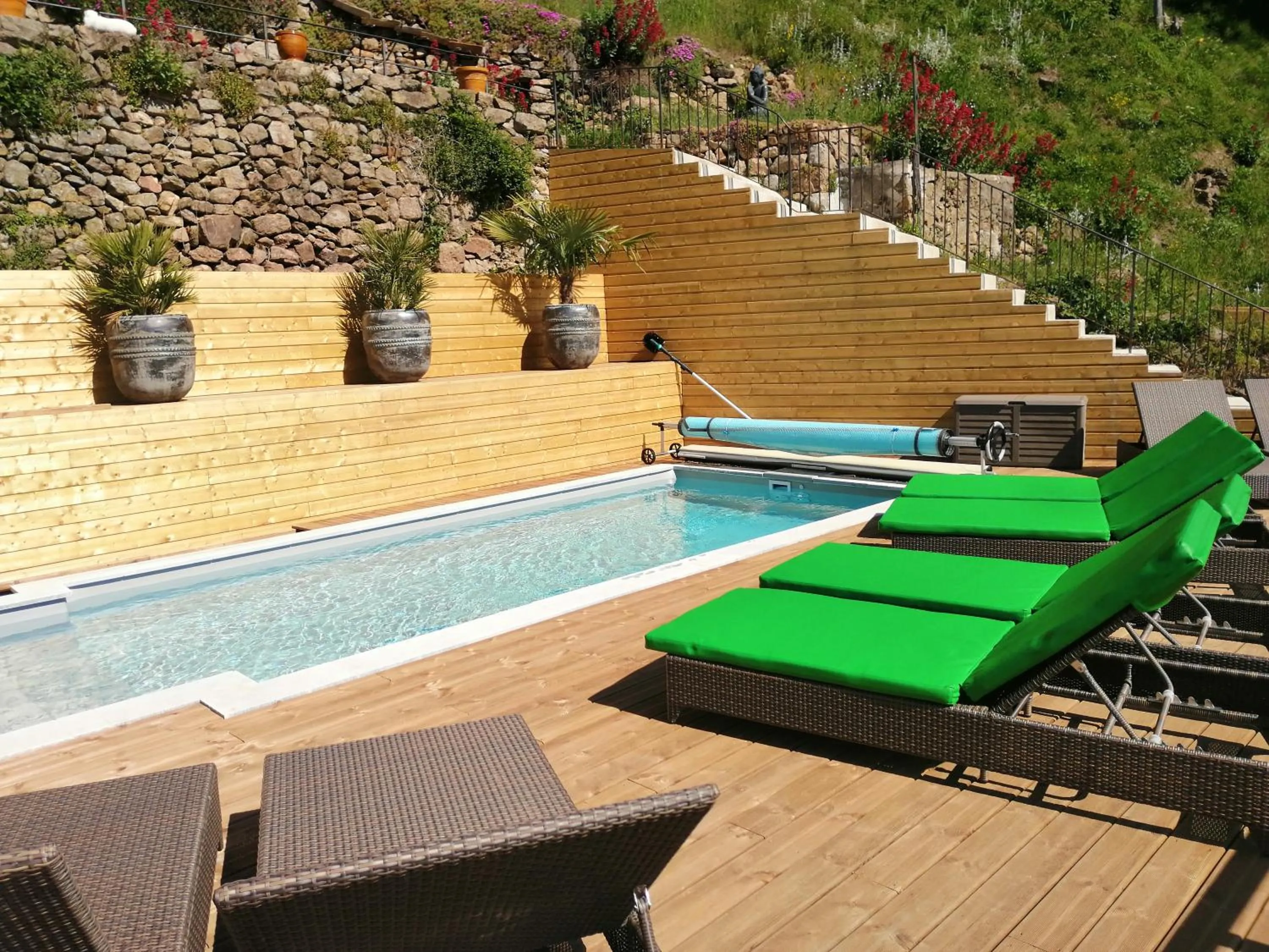 Swimming pool in La Calade Chambres d'Hôtes & Espace Bien-Etre