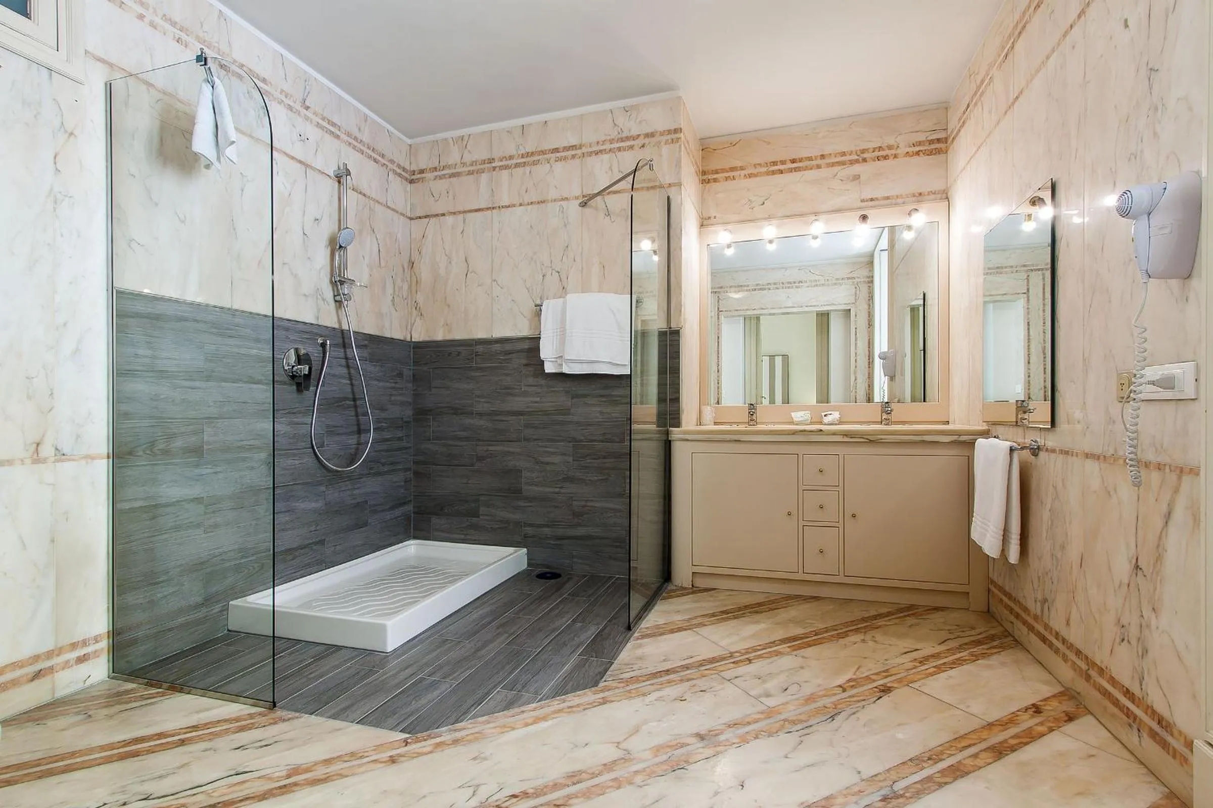 Bathroom in Palazzo Starace