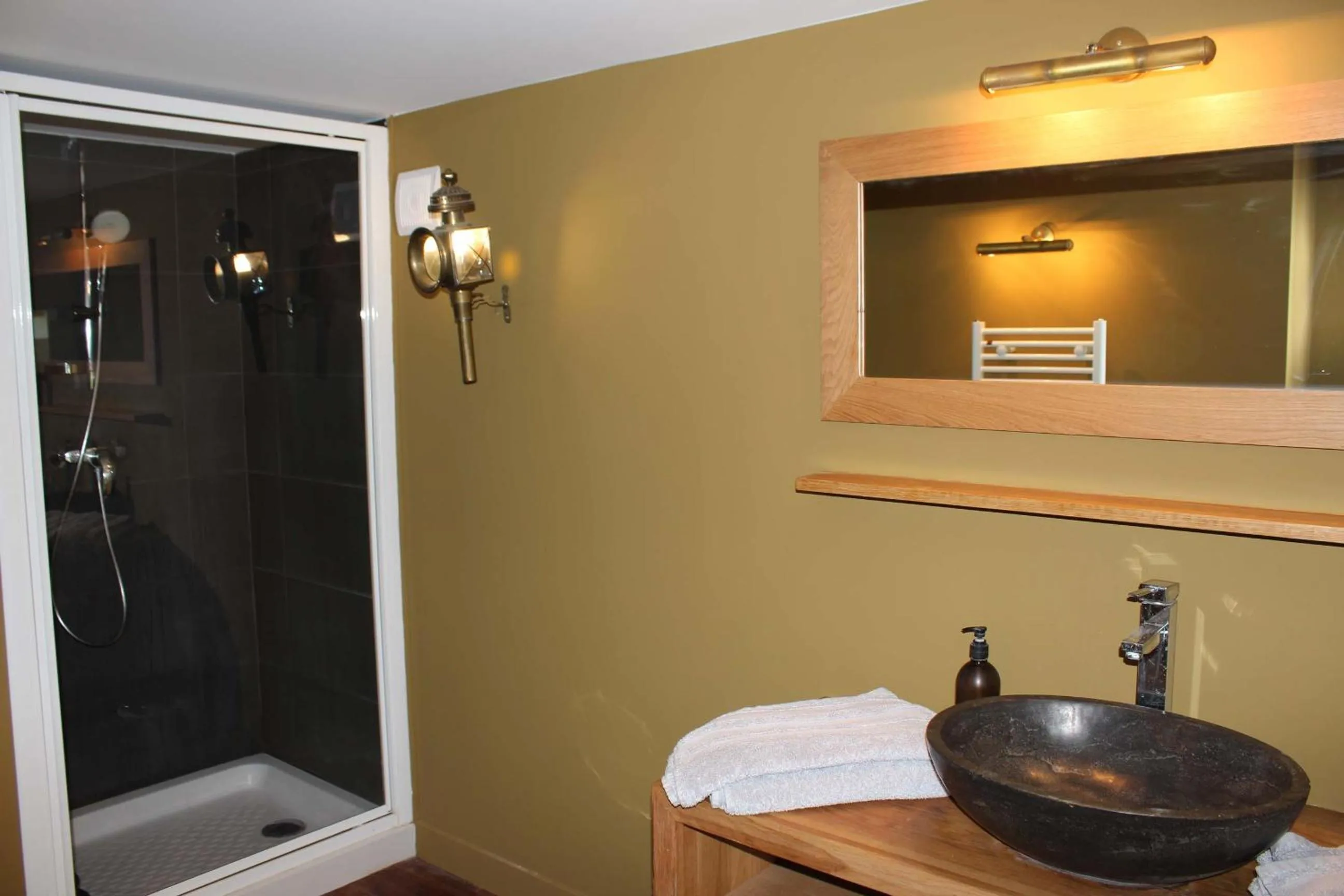 Shower in Maison des Bois