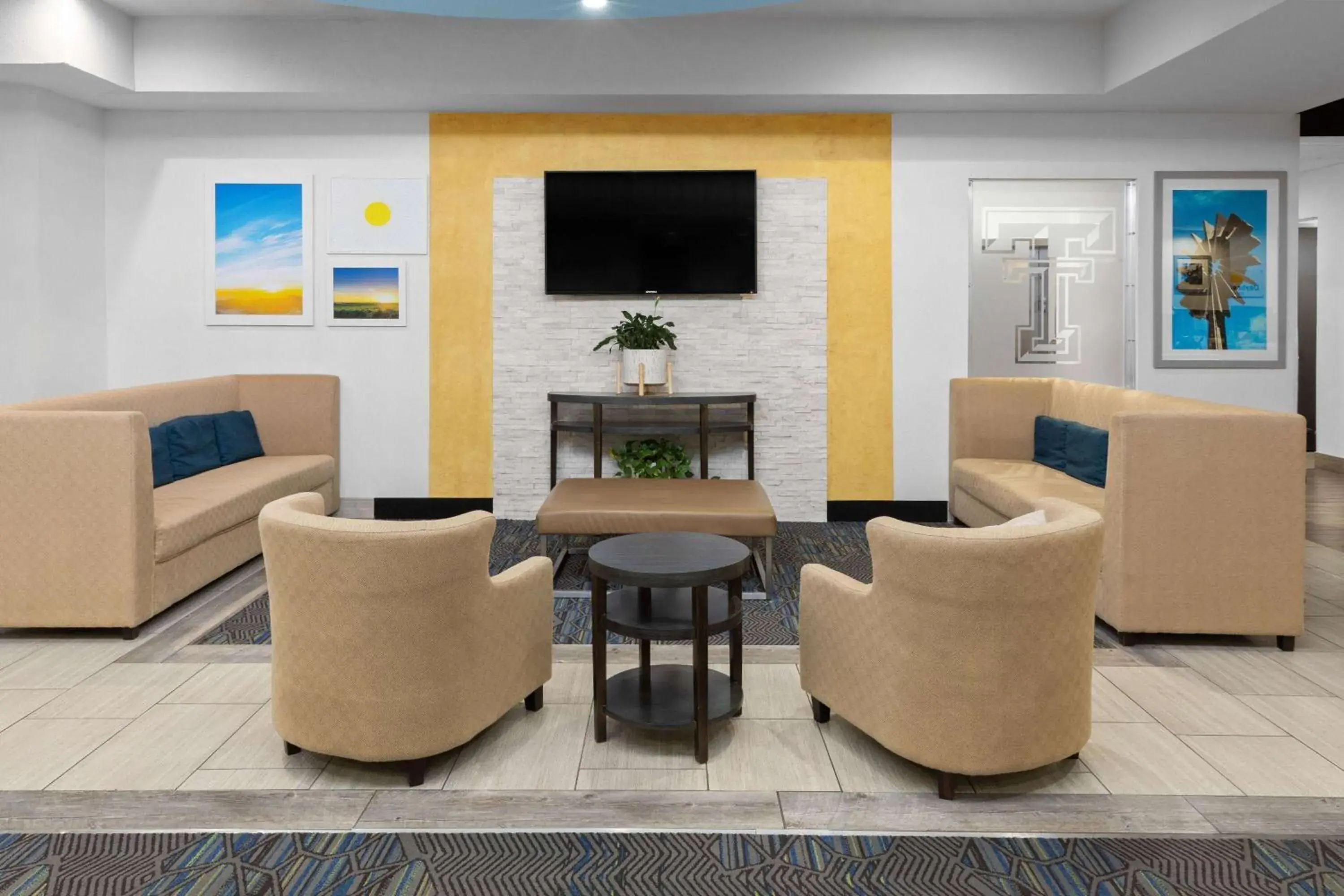Lobby or reception in Days Inn & Suites by Wyndham Lubbock Medical Center Lobby or reception in Days Inn & Suites by Wyndham Lubbock Medical Center