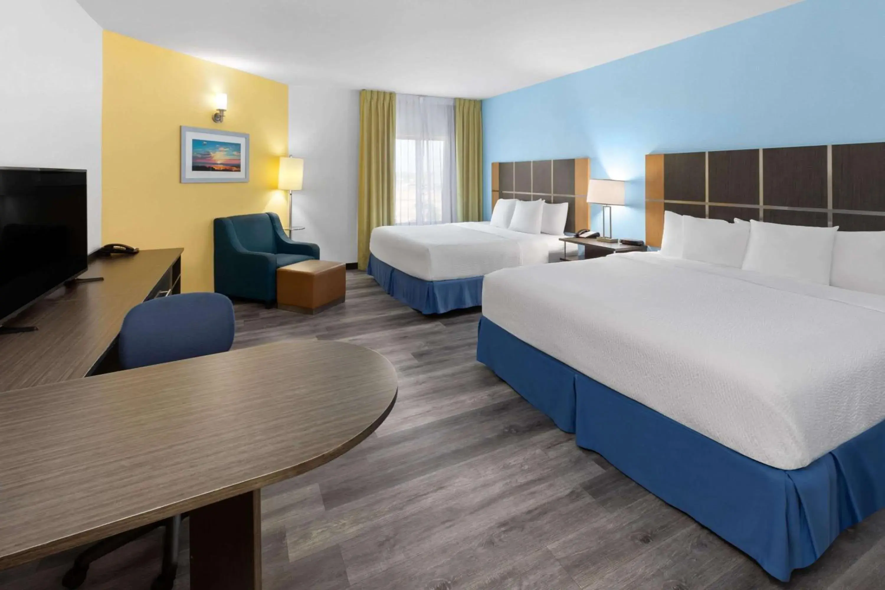 2 King Beds, Mobility/Hearing Accessible Room, Bathtub w/ Grab Bars, Non-Smoking in Days Inn & Suites by Wyndham Lubbock Medical Center 2 King Beds, Mobility/Hearing Accessible Room, Bathtub w/ Grab Bars, Non-Smoking in Days Inn & Suites by Wyndham Lubbock Medical Center