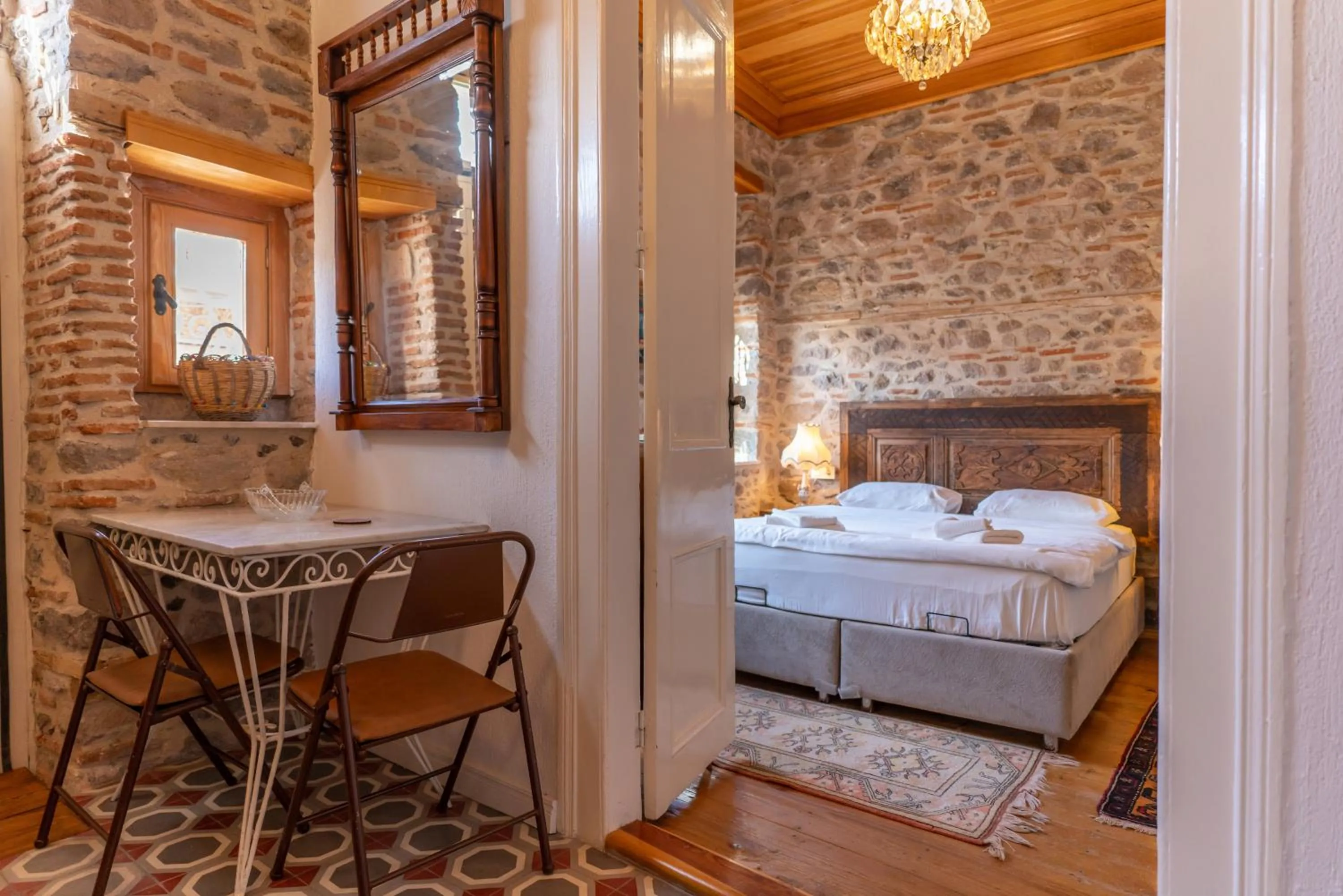 Seating area, Bed in Dutlu Konak