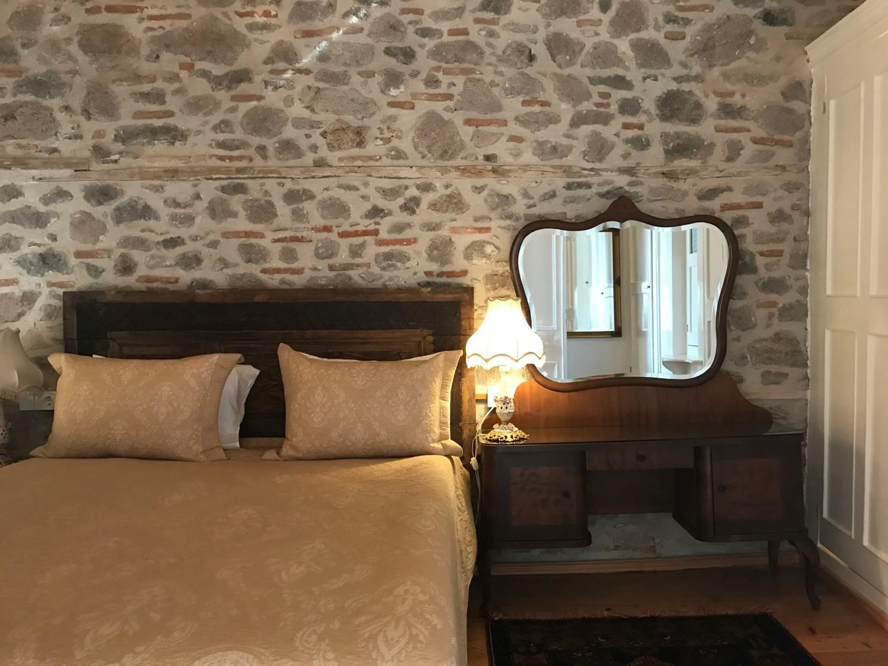 Decorative detail, Bed in Dutlu Konak