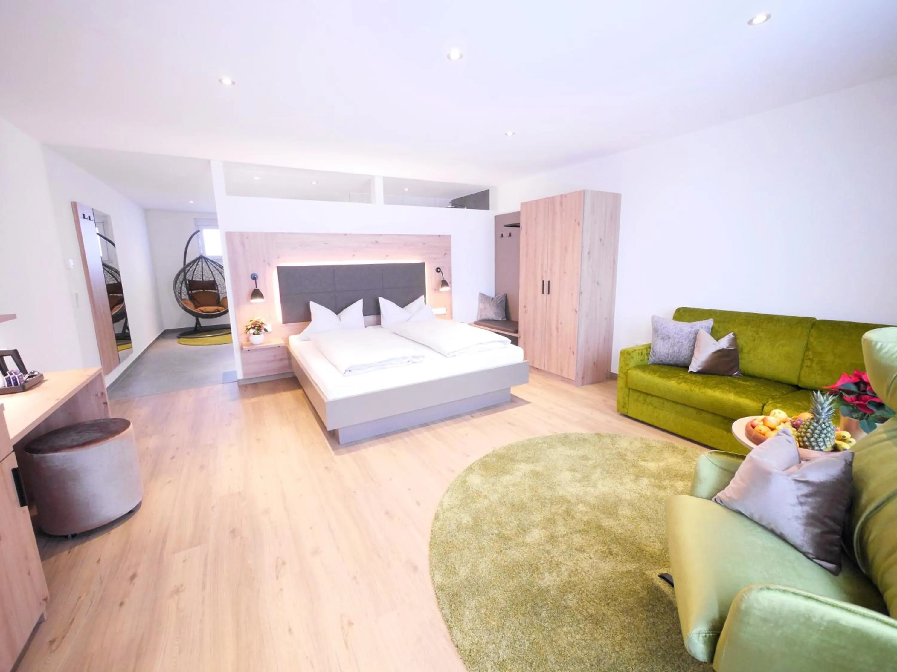 Photo of the whole room, Bed in Berghotel Zollersteighof