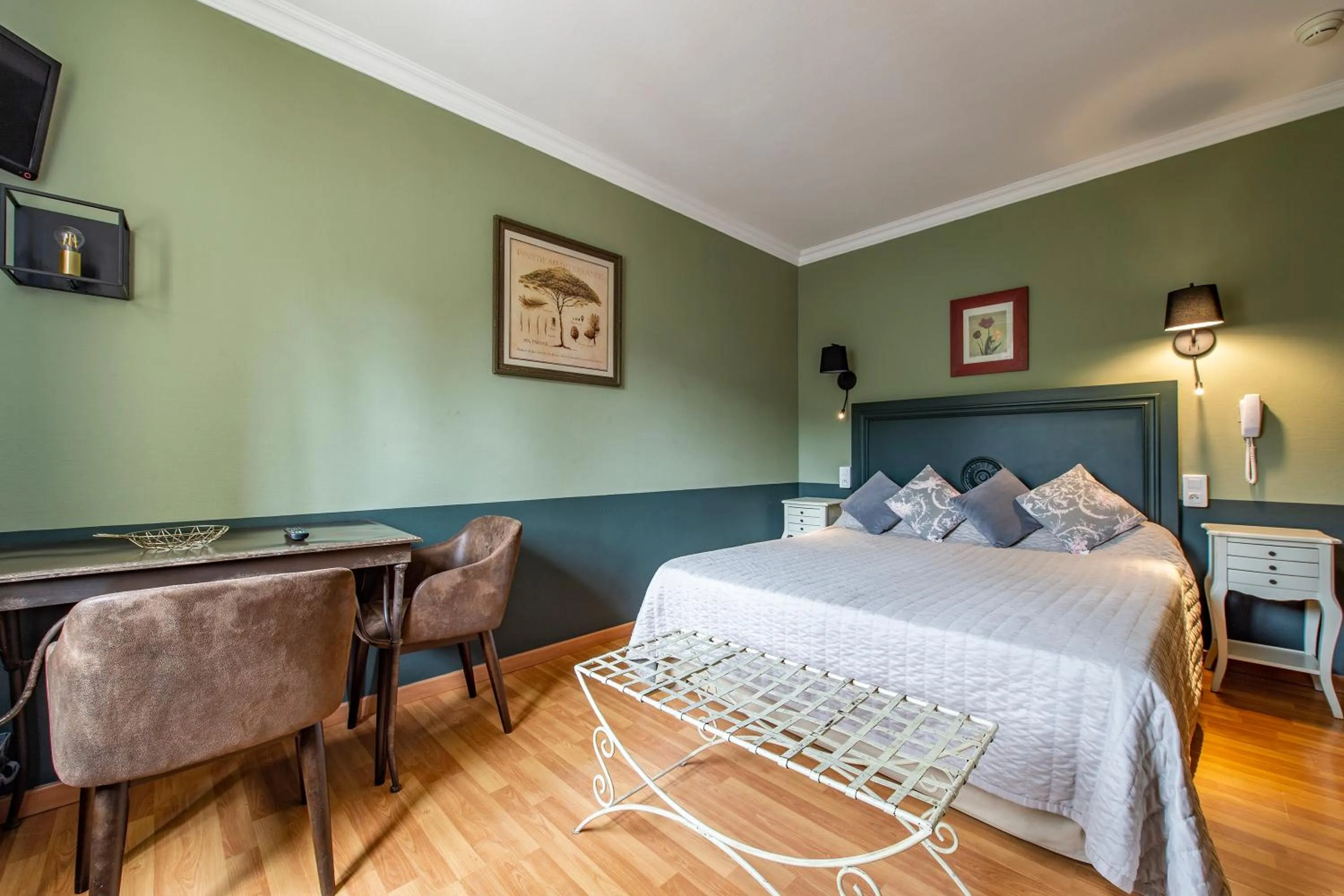 Photo of the whole room, Bed in Les Florets