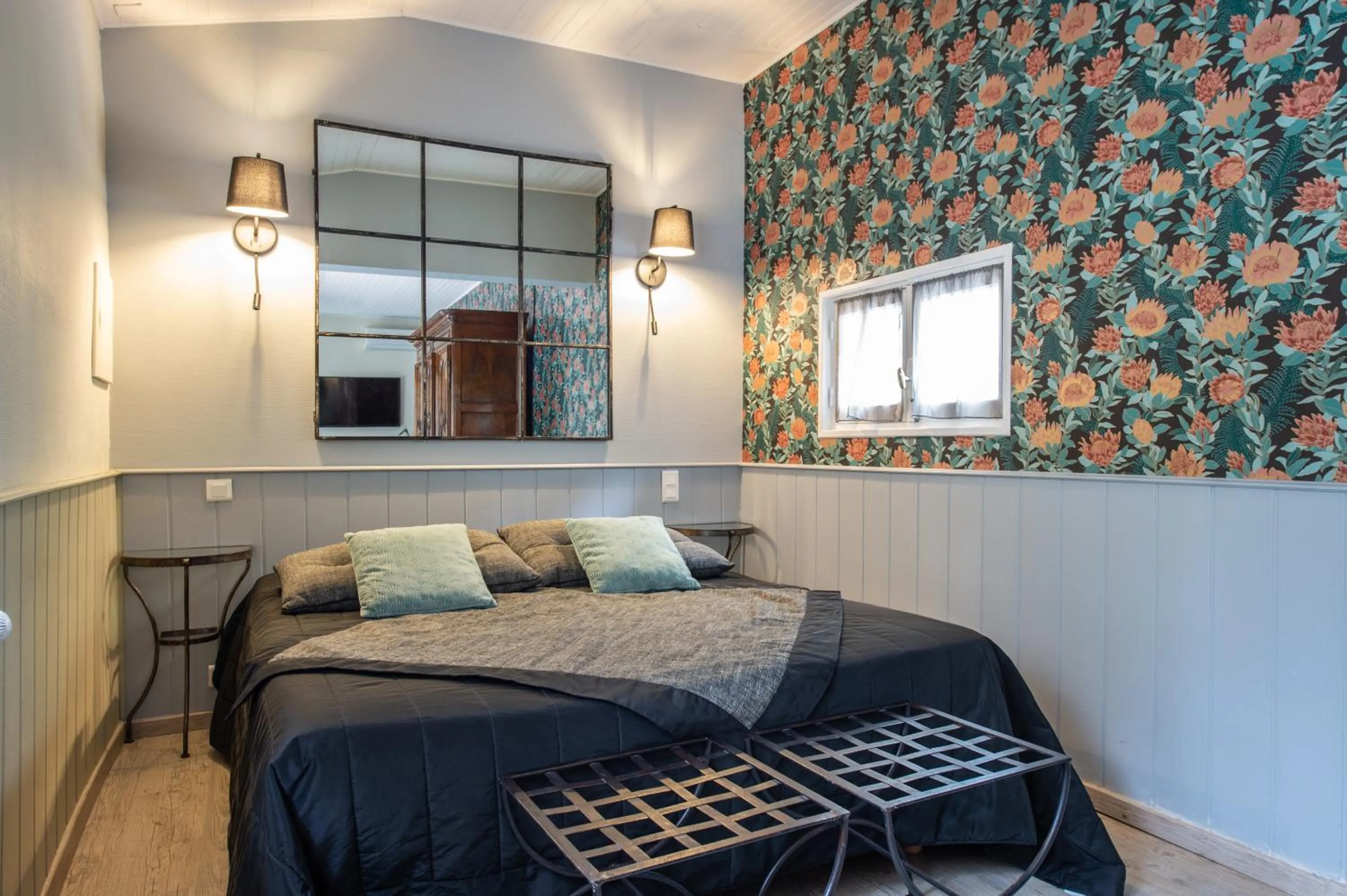 Photo of the whole room, Bed in Les Florets