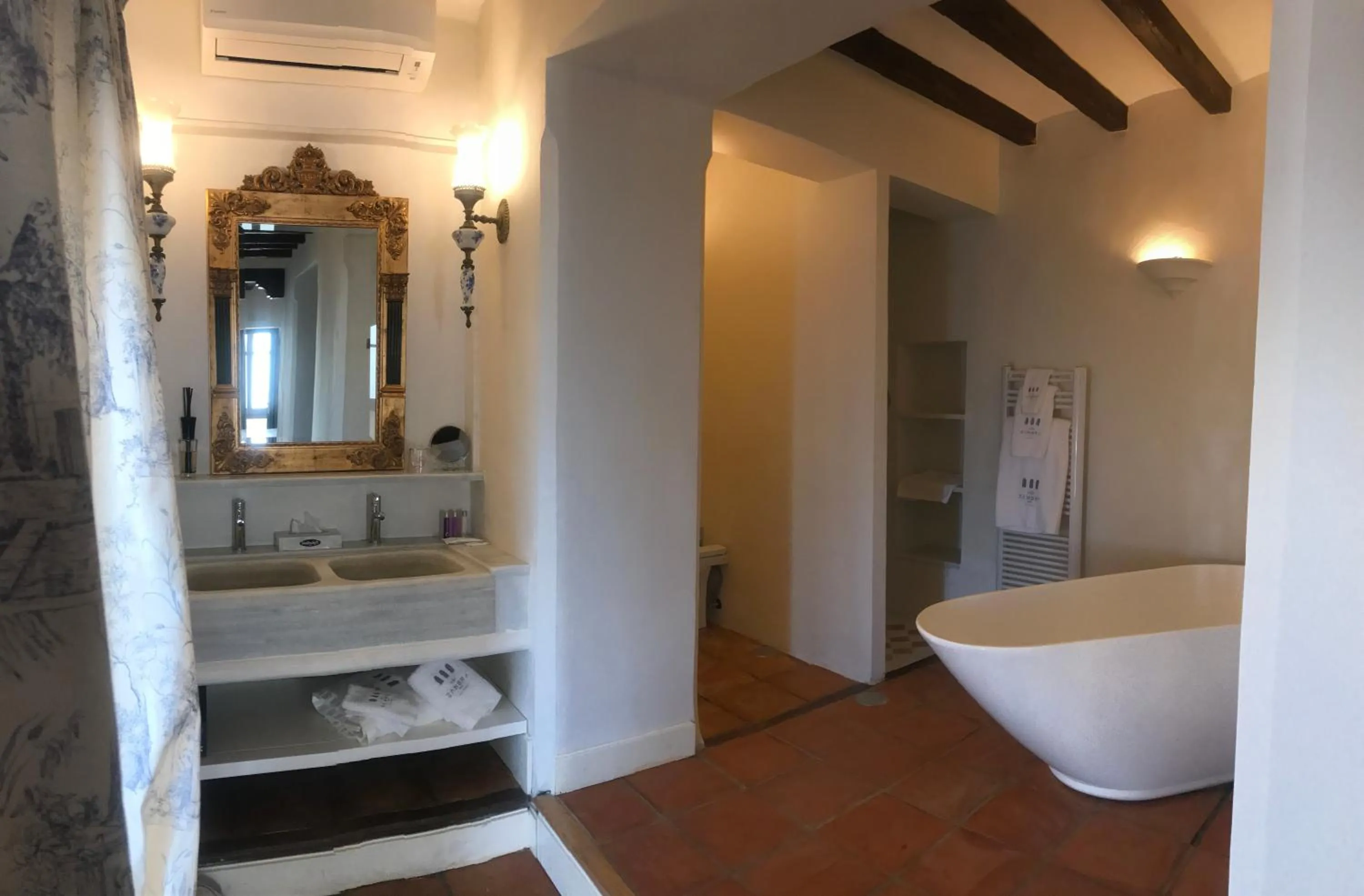 Bathroom in Casa Palacio VillaZambra