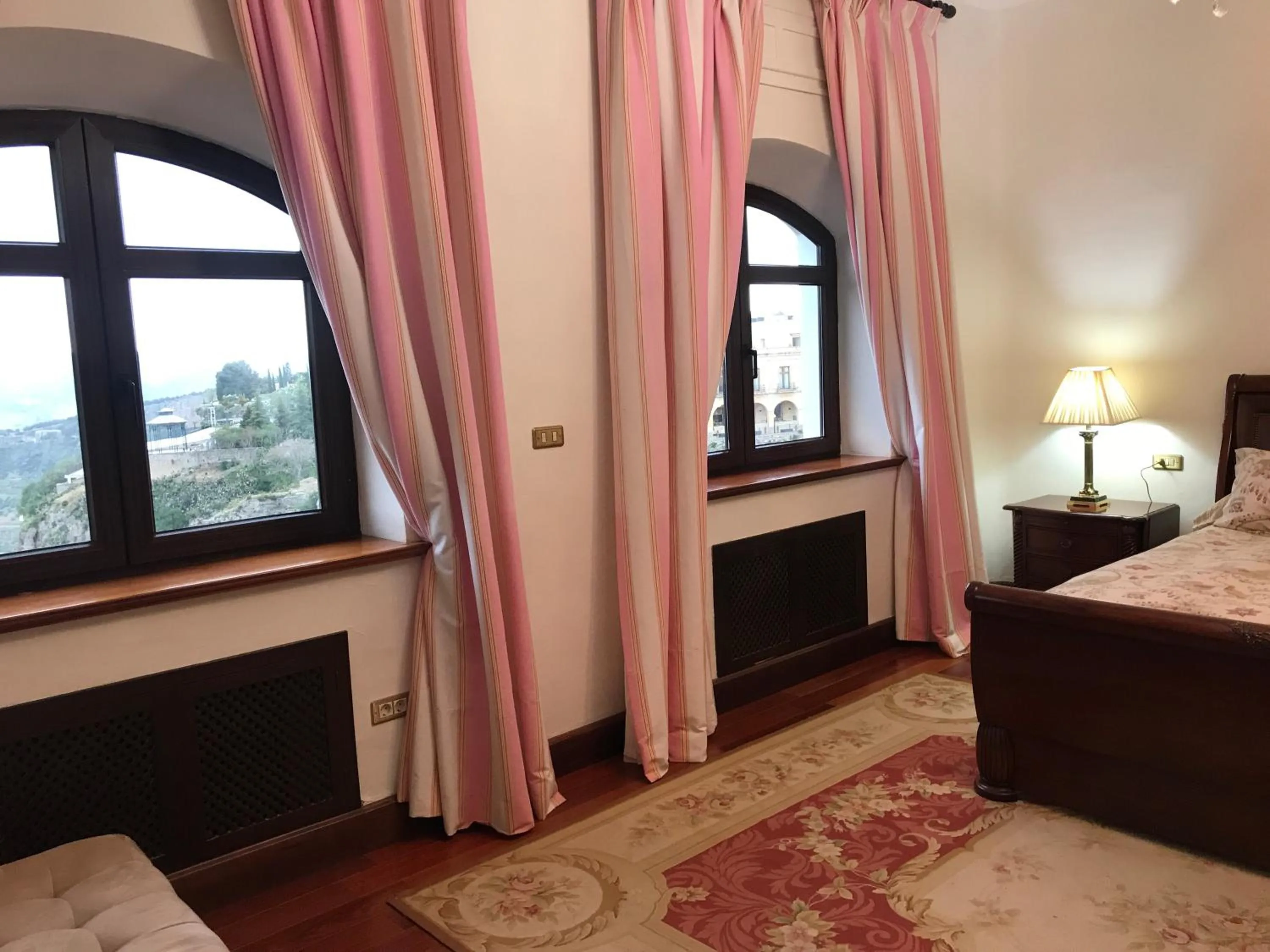 Photo of the whole room, Bed in Casa Palacio VillaZambra