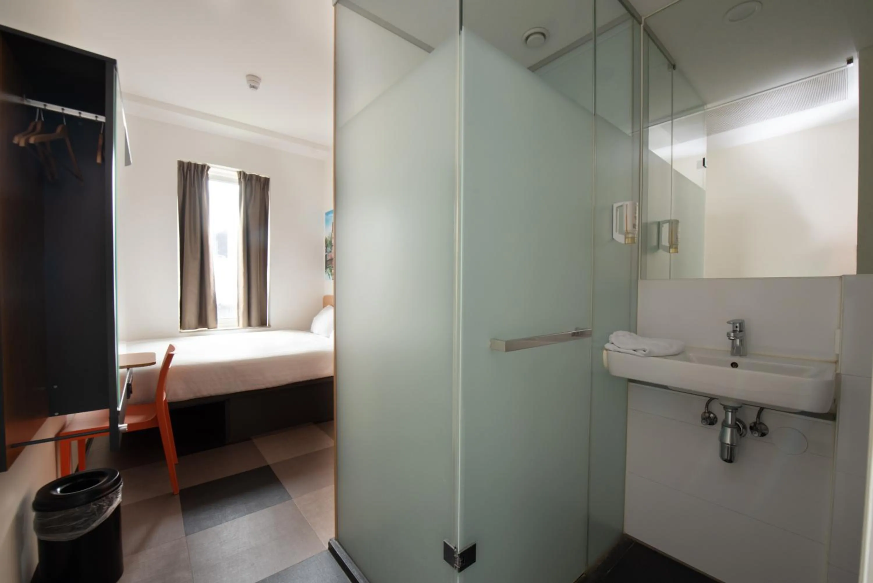 Bed in easyHotel Amsterdam Zaandam
