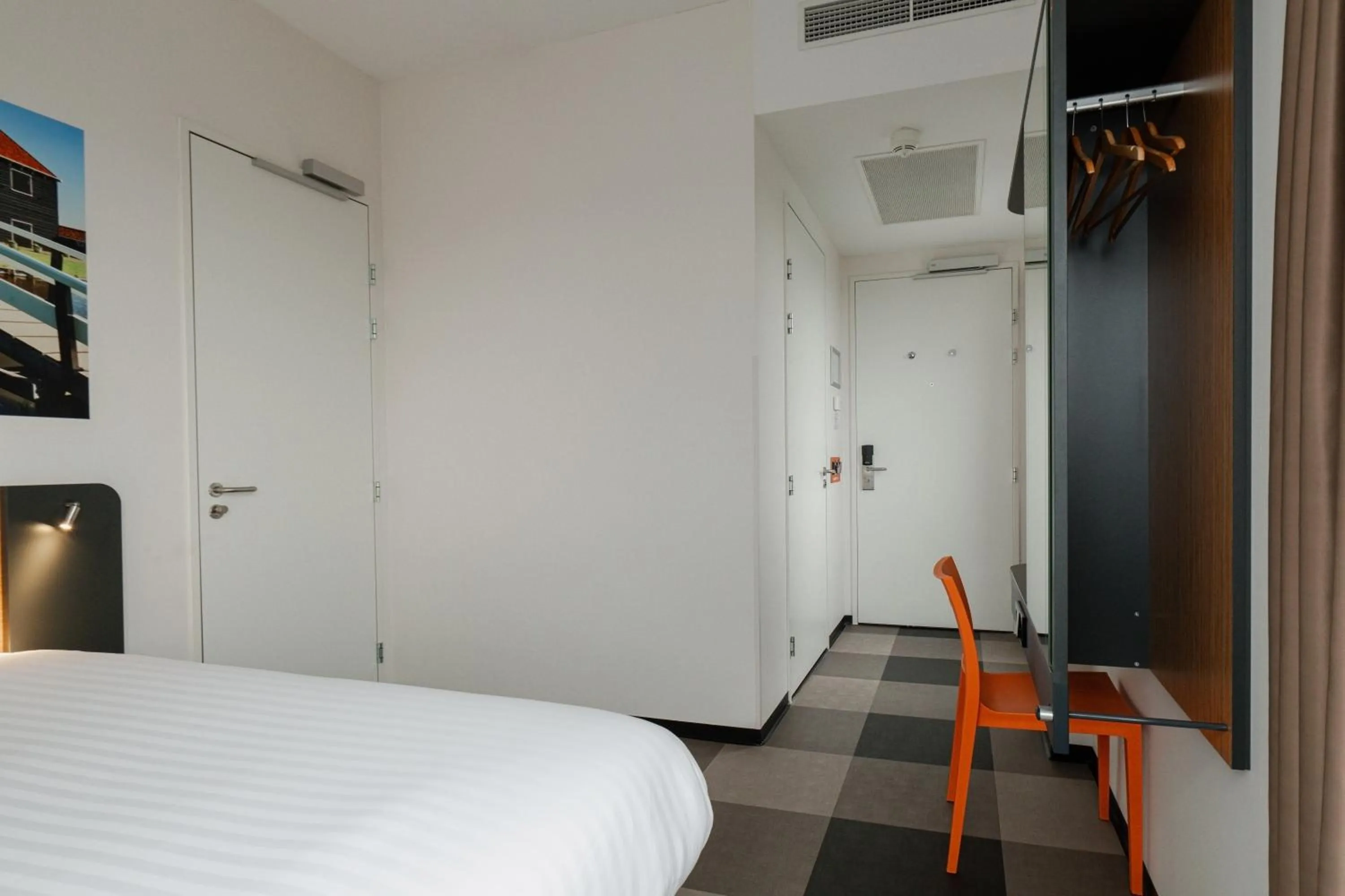 Bedroom, Bed in easyHotel Amsterdam Zaandam
