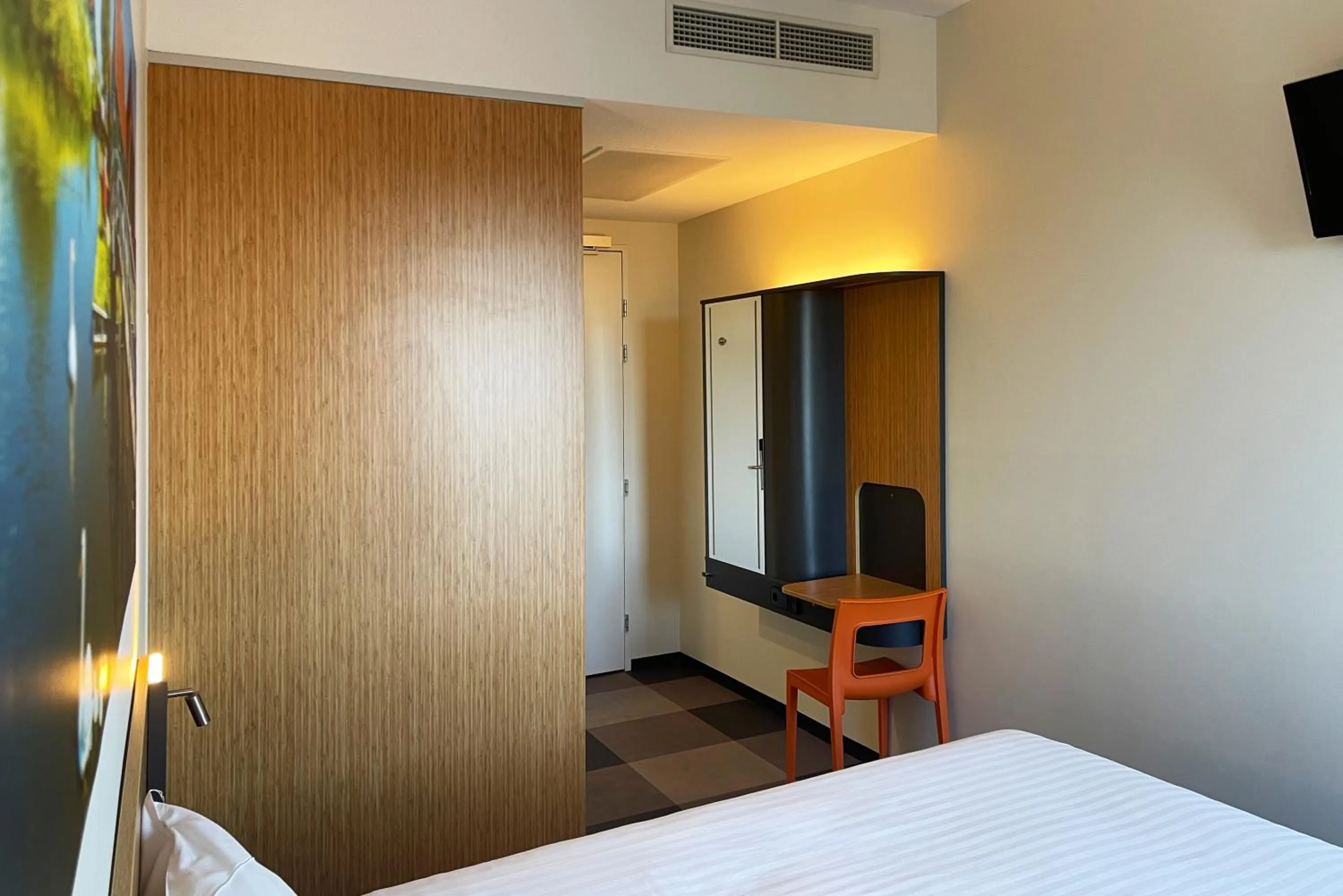 Bedroom, Bed in easyHotel Amsterdam Zaandam