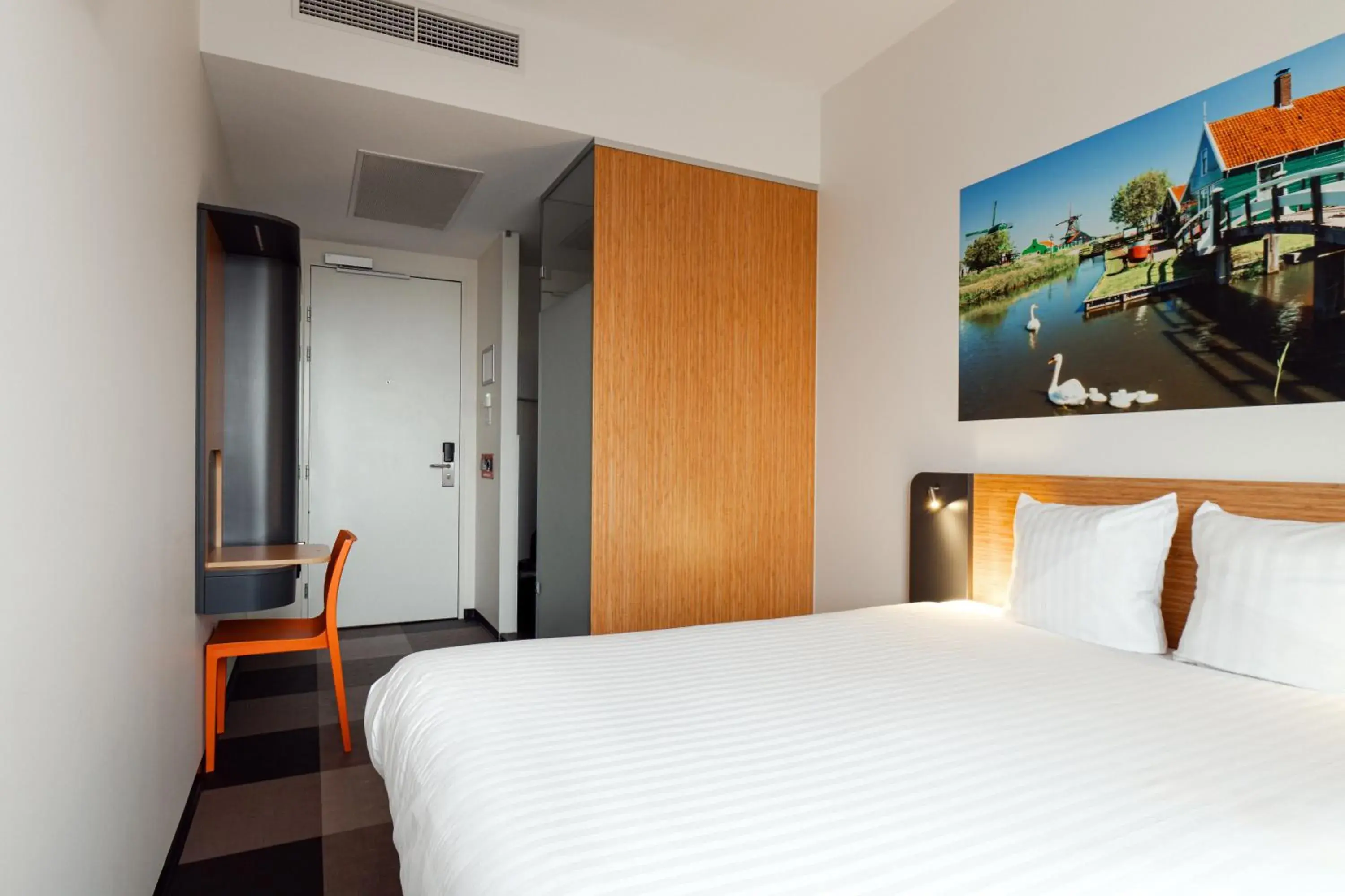 Bedroom, Bed in easyHotel Amsterdam Zaandam Bedroom, Bed in easyHotel Amsterdam Zaandam