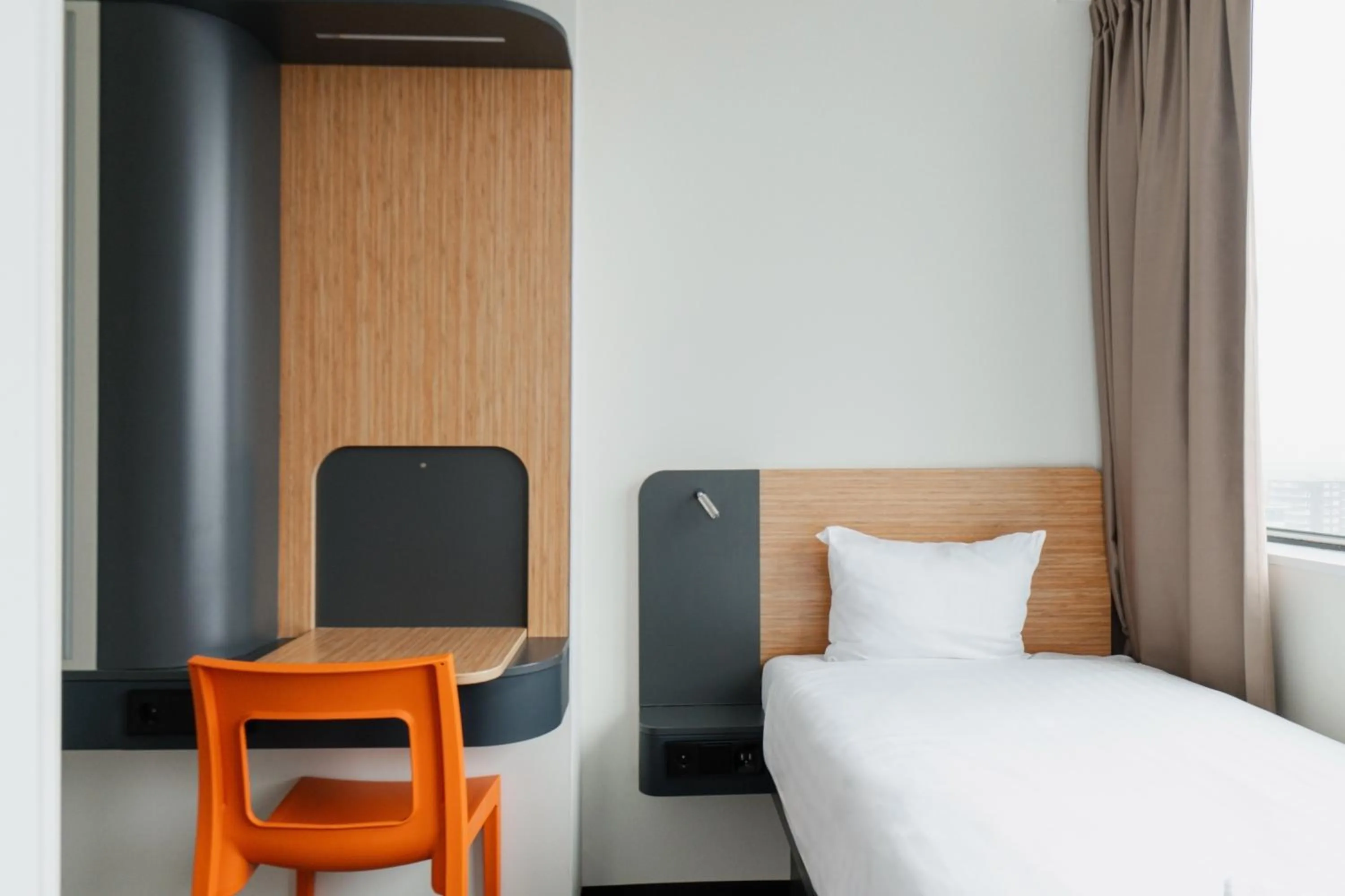 Bedroom, Bed in easyHotel Amsterdam Zaandam