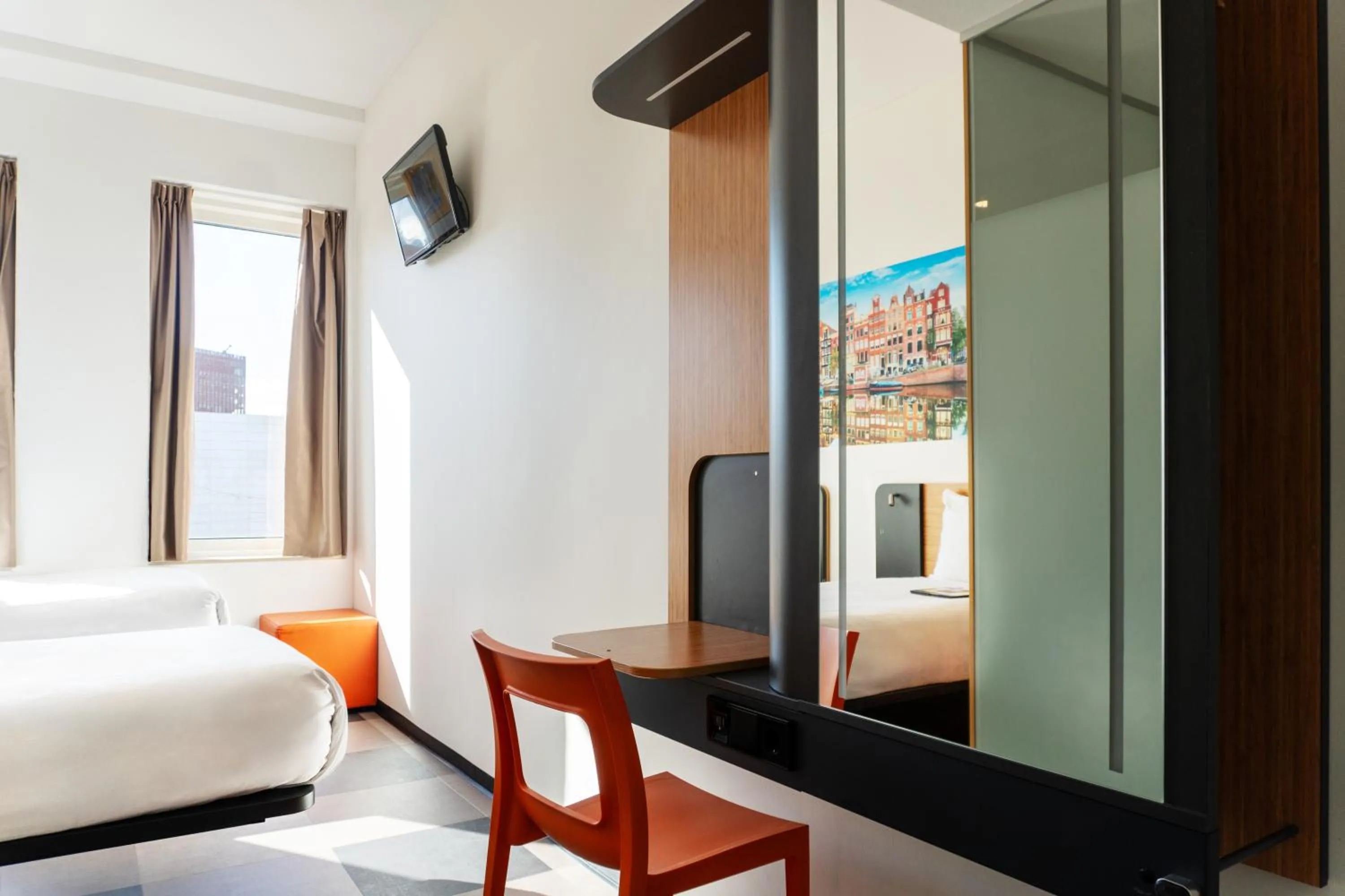 Bed in easyHotel Amsterdam Zaandam