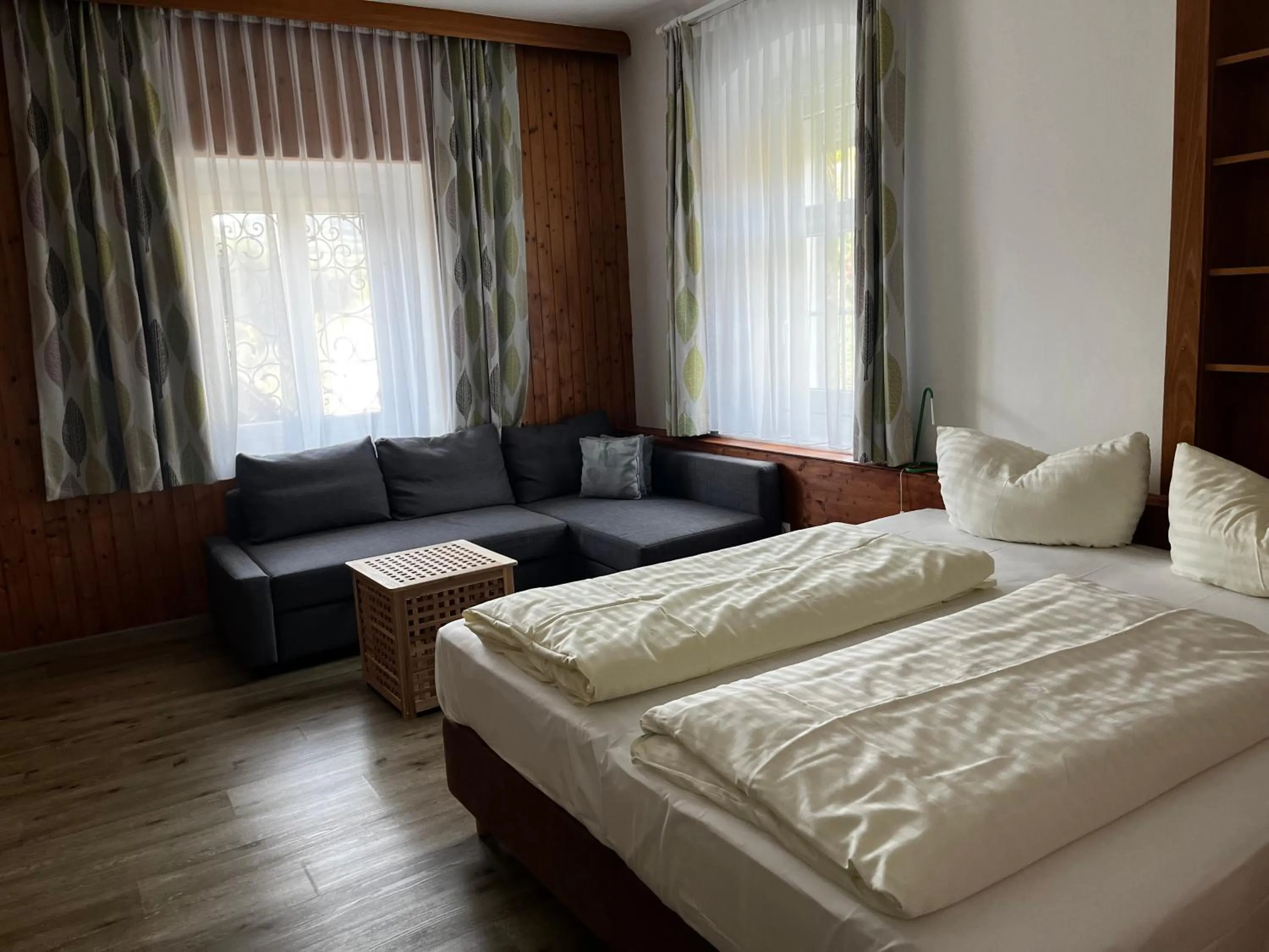 Bedroom, Bed in Apfelwirt