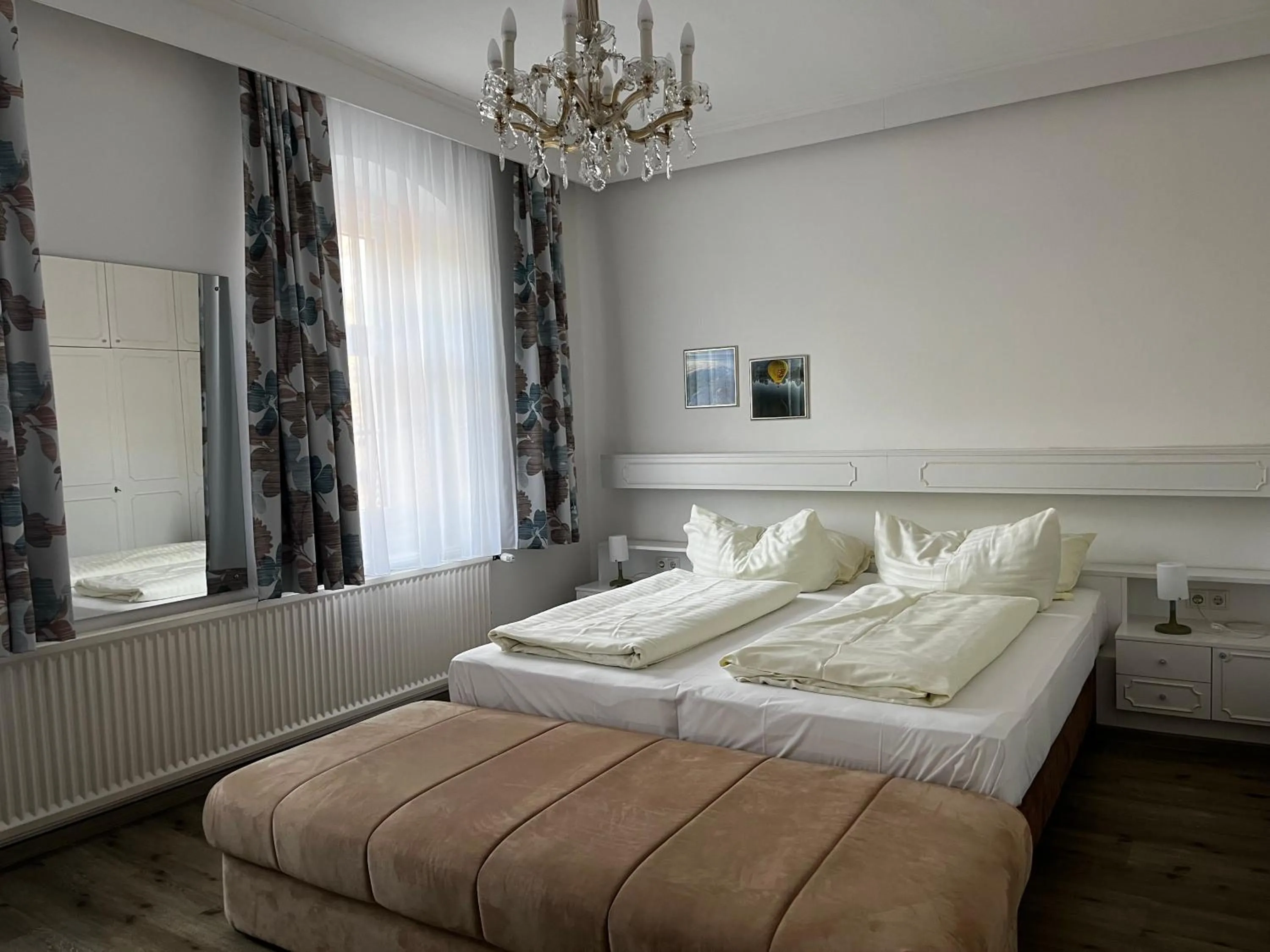 Bedroom, Bed in Apfelwirt