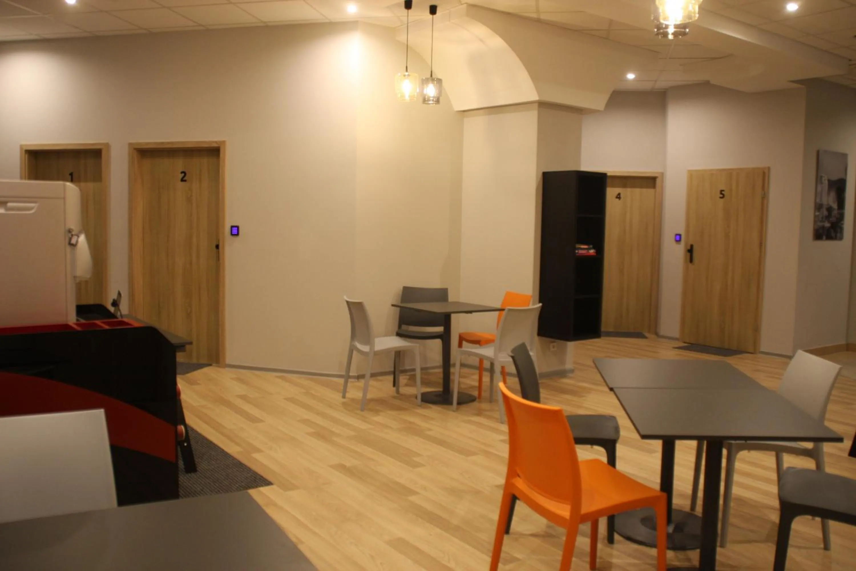 Communal lounge/ TV room in Hostel City Center Gdynia