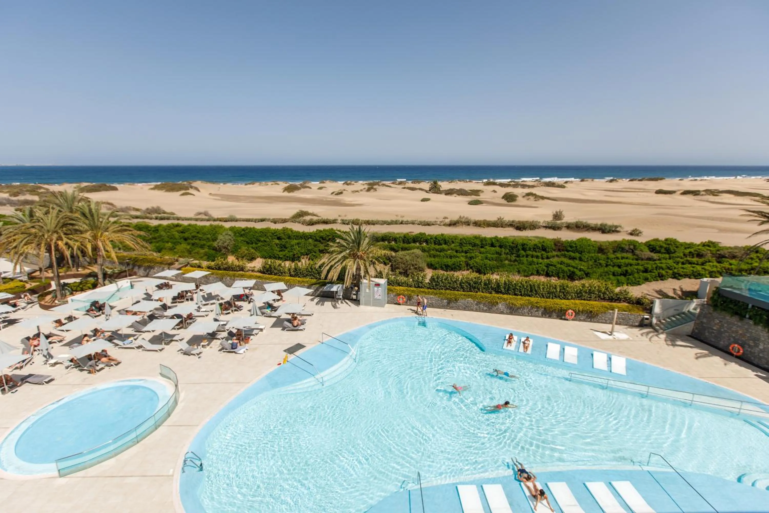 Pool view in Santa Monica Suites Hotel