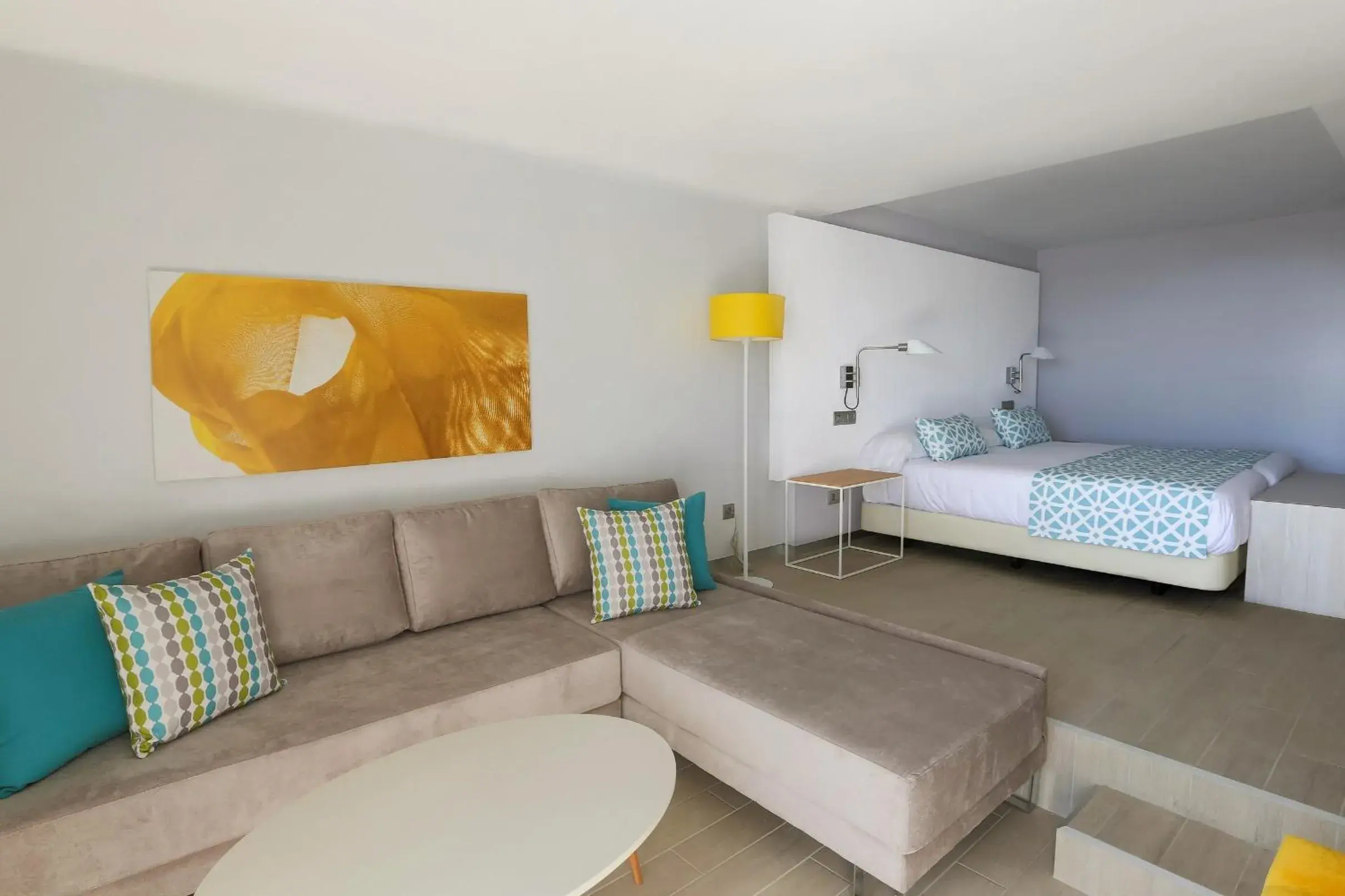 Junior Suite with Garden View in Santa Monica Suites Hotel Junior Suite with Garden View in Santa Monica Suites Hotel