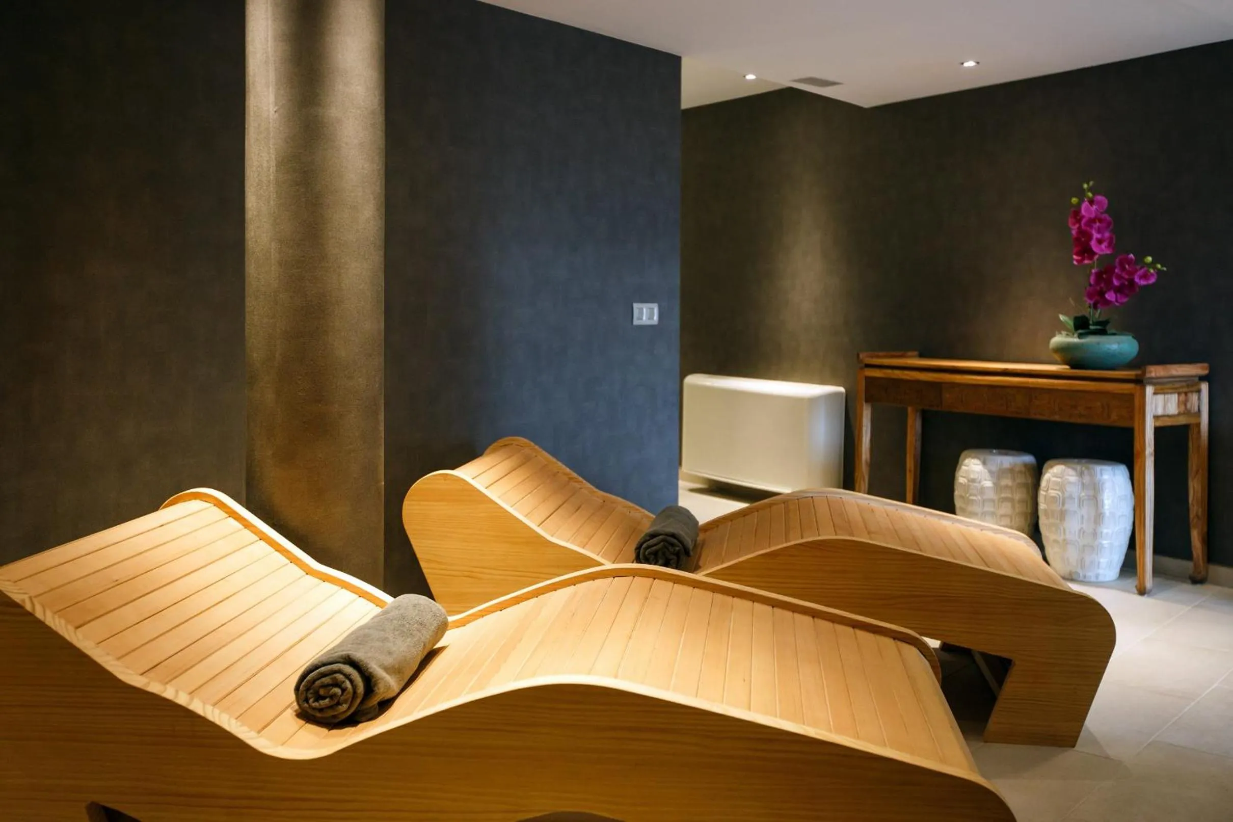 Sauna in Santa Monica Suites Hotel