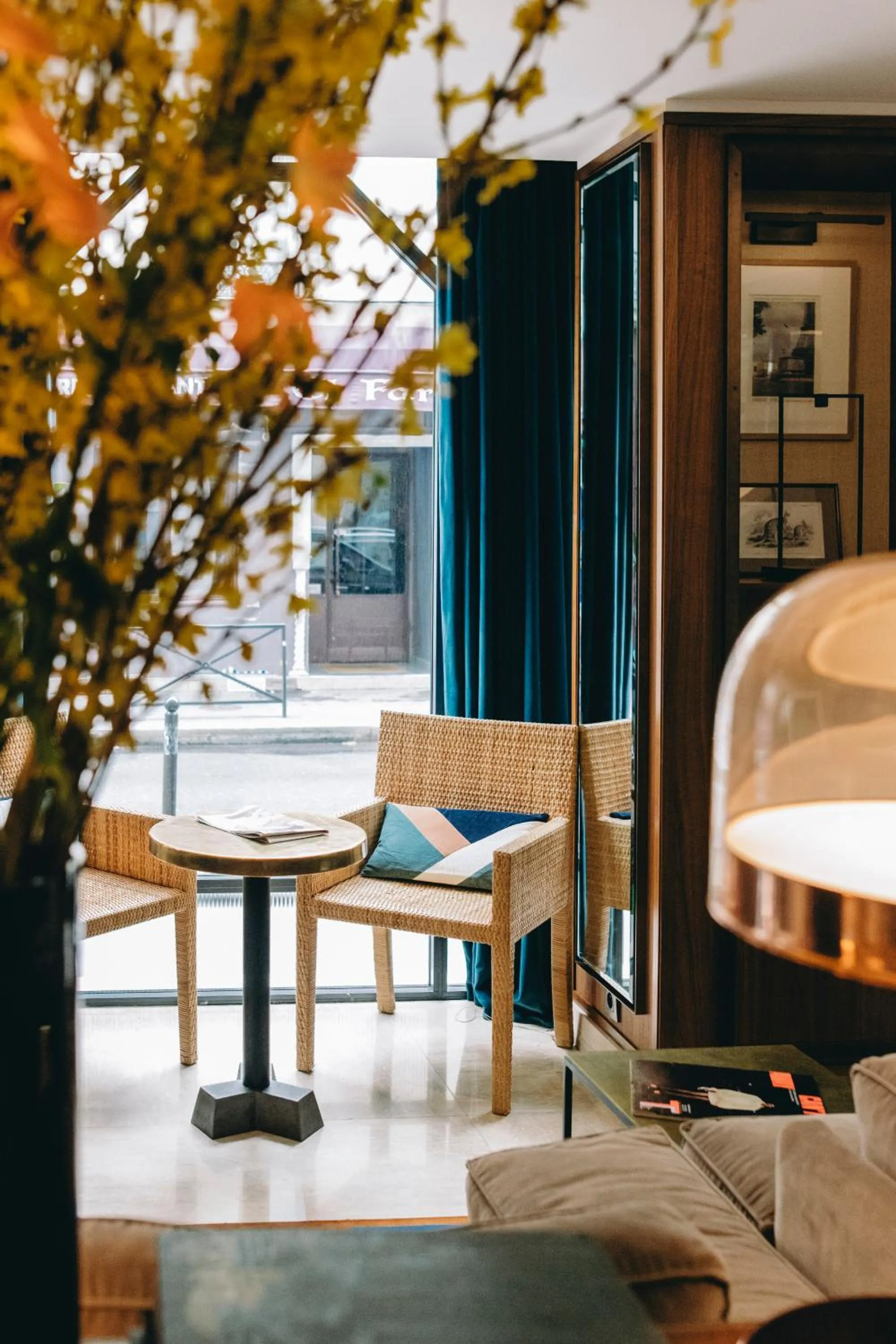 Seating area in Hotel Eiffel Blomet