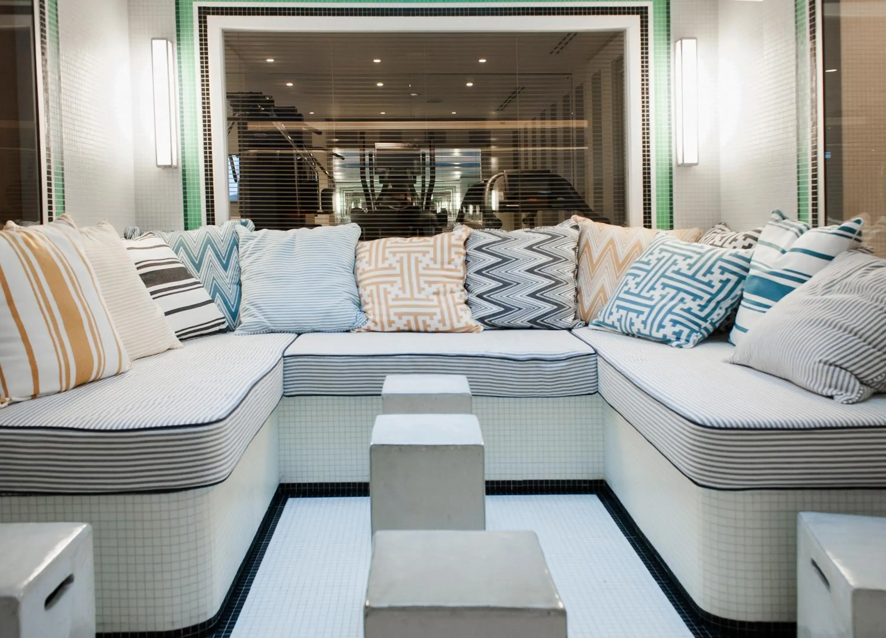 Swimming pool in Hotel Eiffel Blomet Swimming pool in Hotel Eiffel Blomet