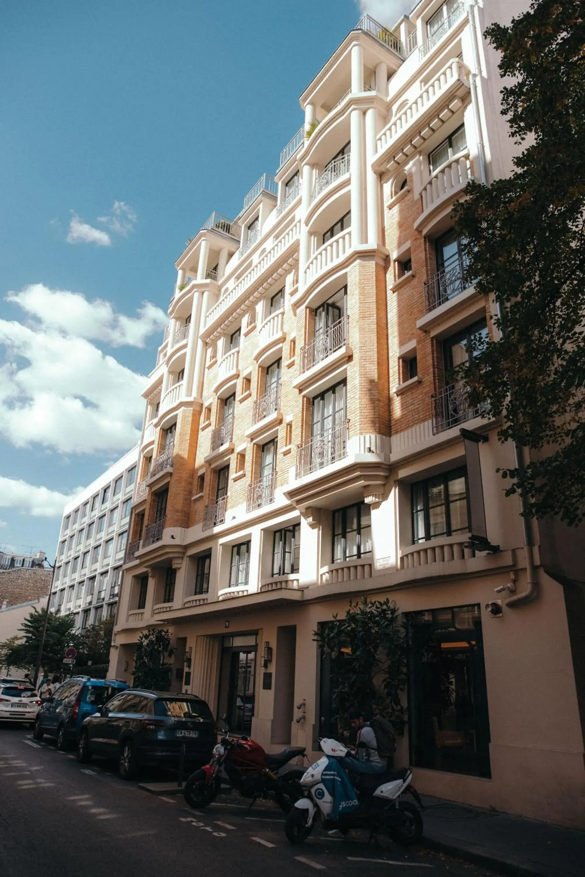 Property building in Hotel Eiffel Blomet Property building in Hotel Eiffel Blomet