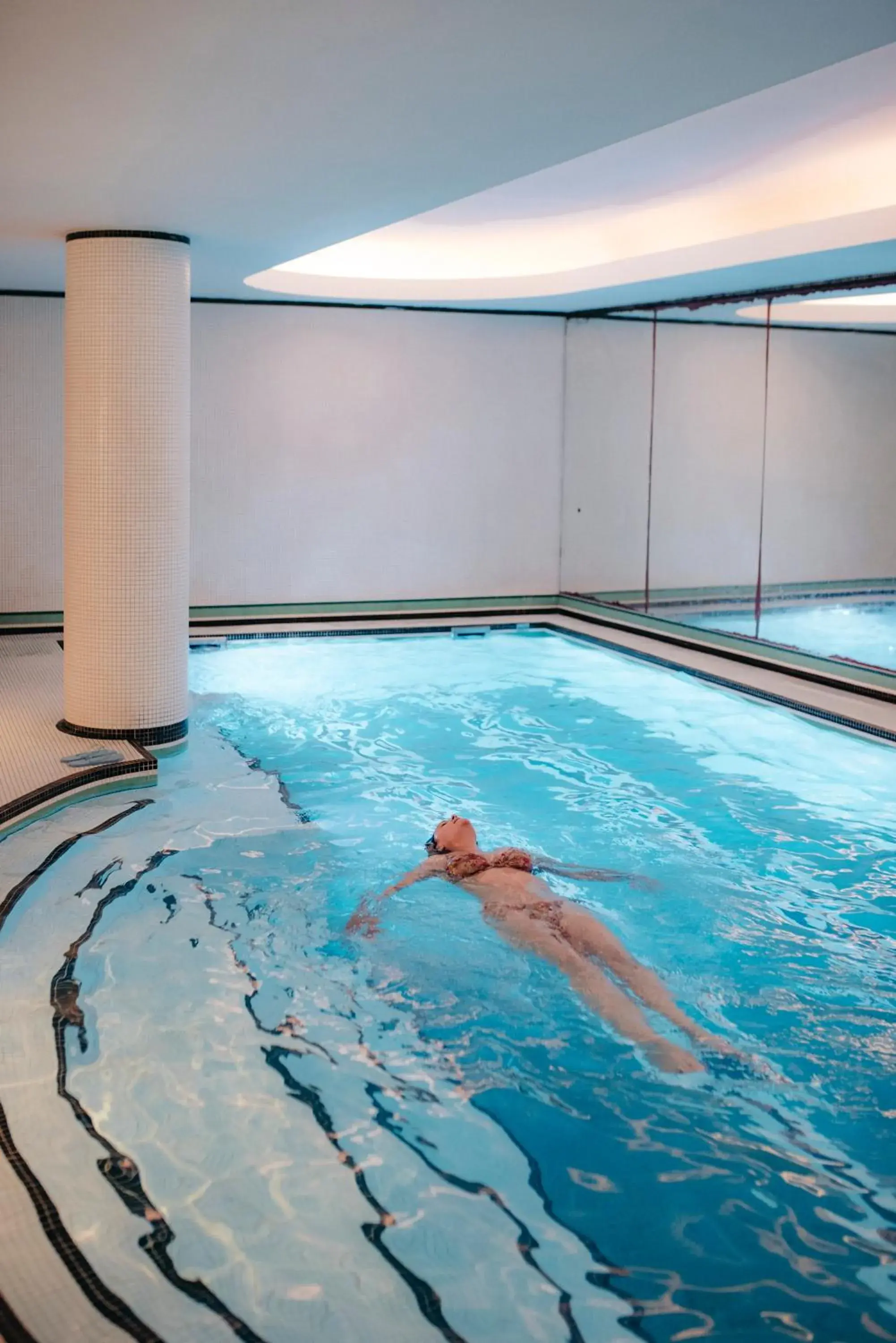 Swimming pool in Hotel Eiffel Blomet Swimming pool in Hotel Eiffel Blomet