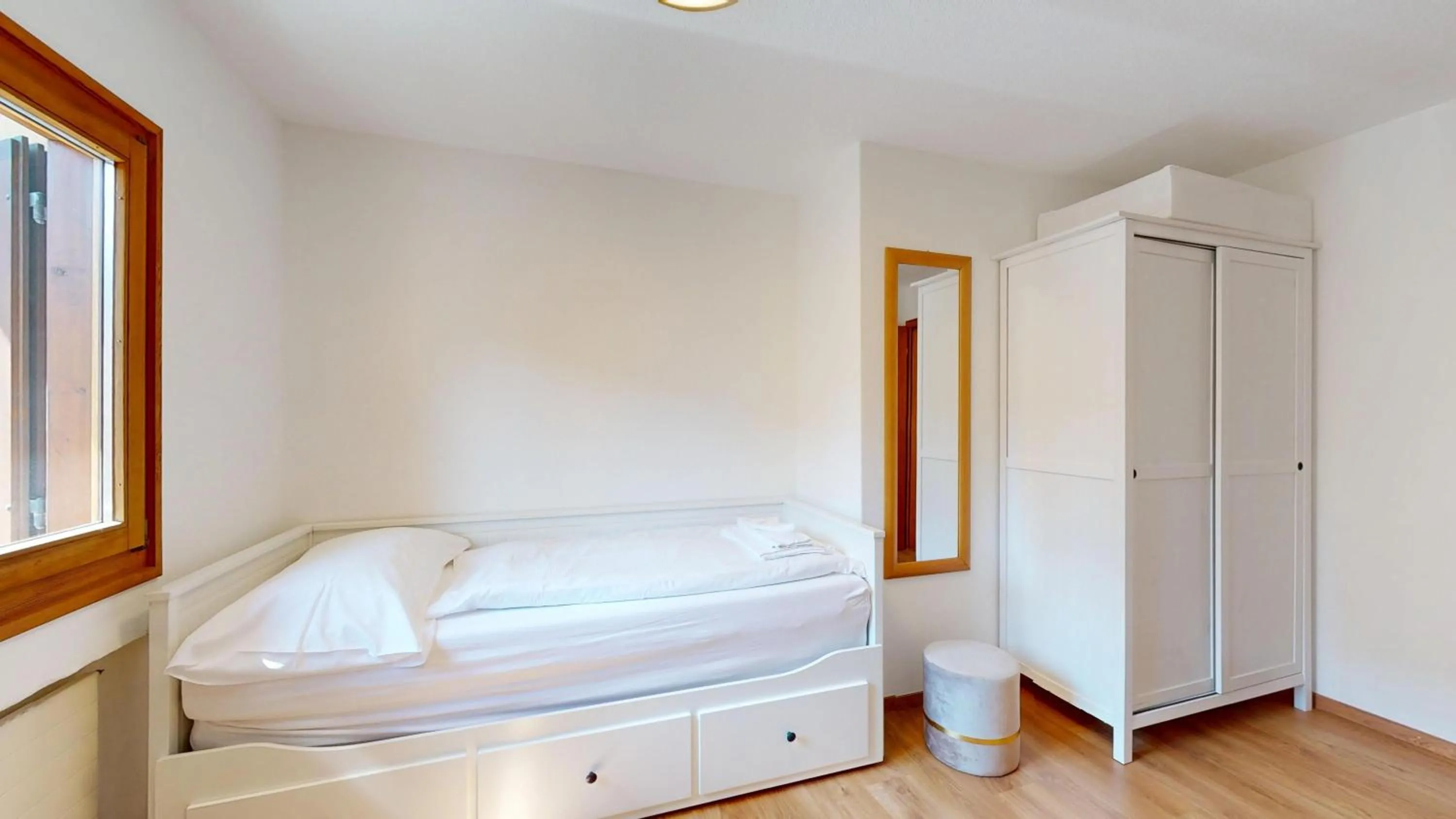 Bed in Ludains 2/9