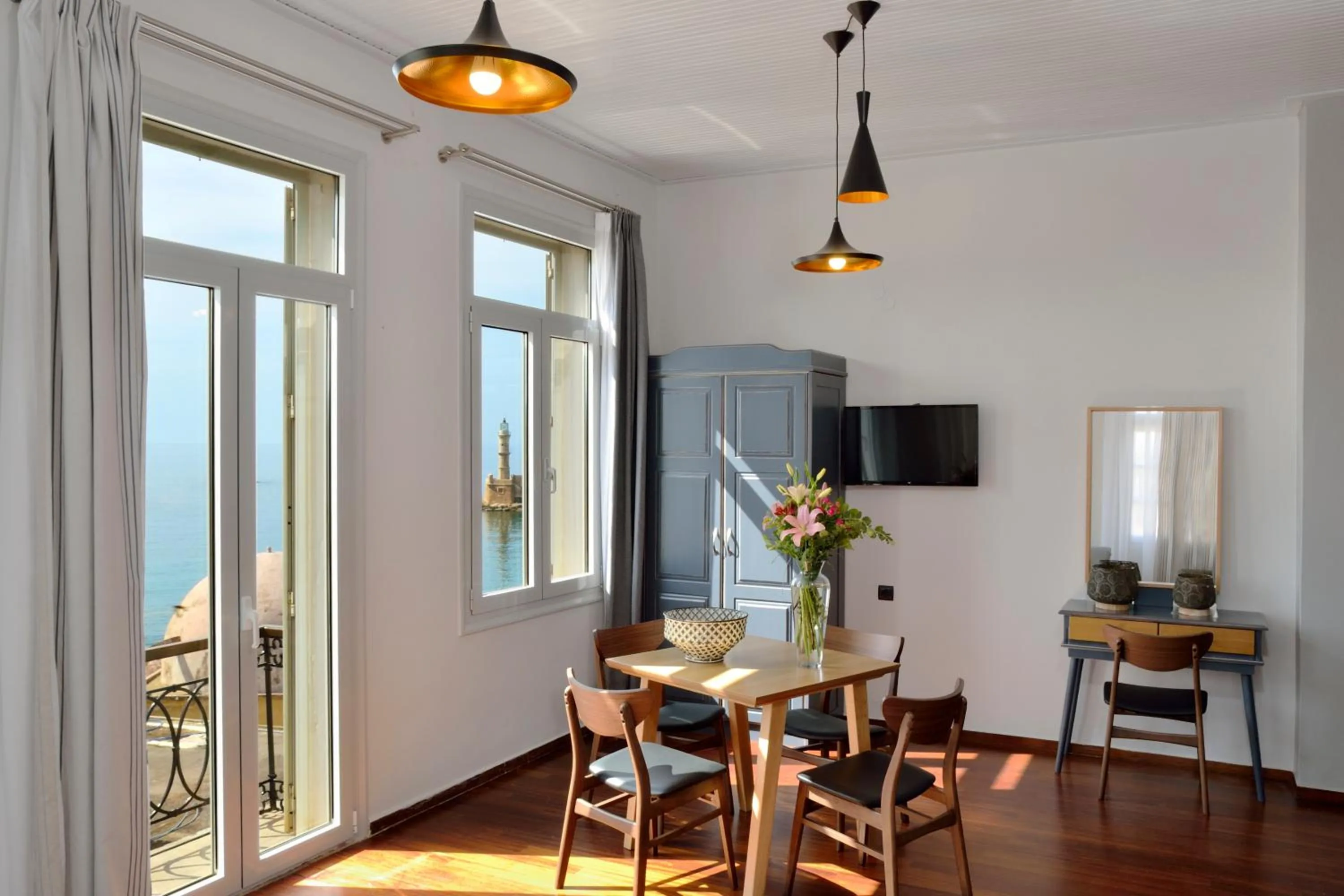 Area and facilities in Elia Estia