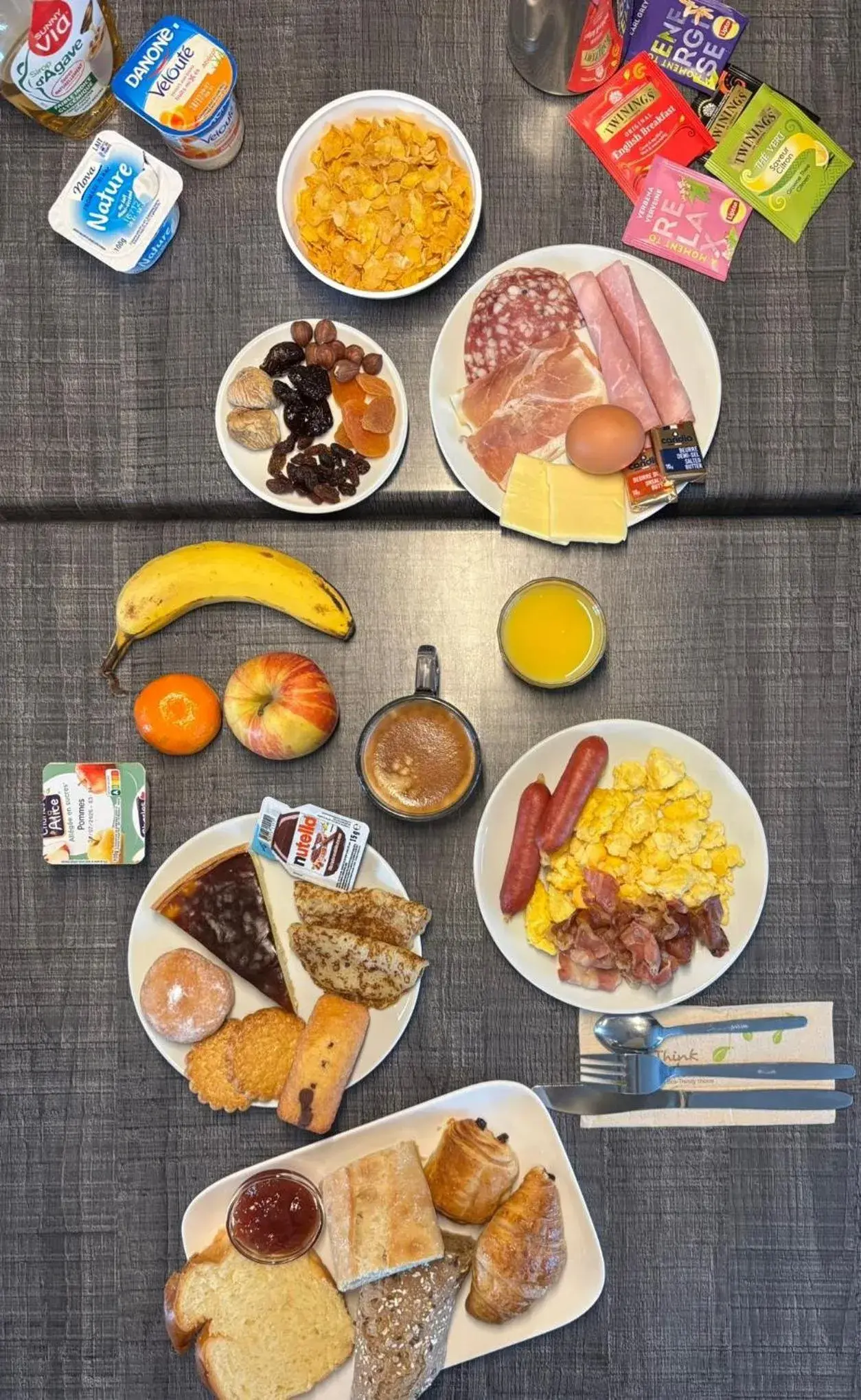 Breakfast in Cit'Hotel Le Cheval Blanc, Cognac Centre Breakfast in Cit'Hotel Le Cheval Blanc, Cognac Centre