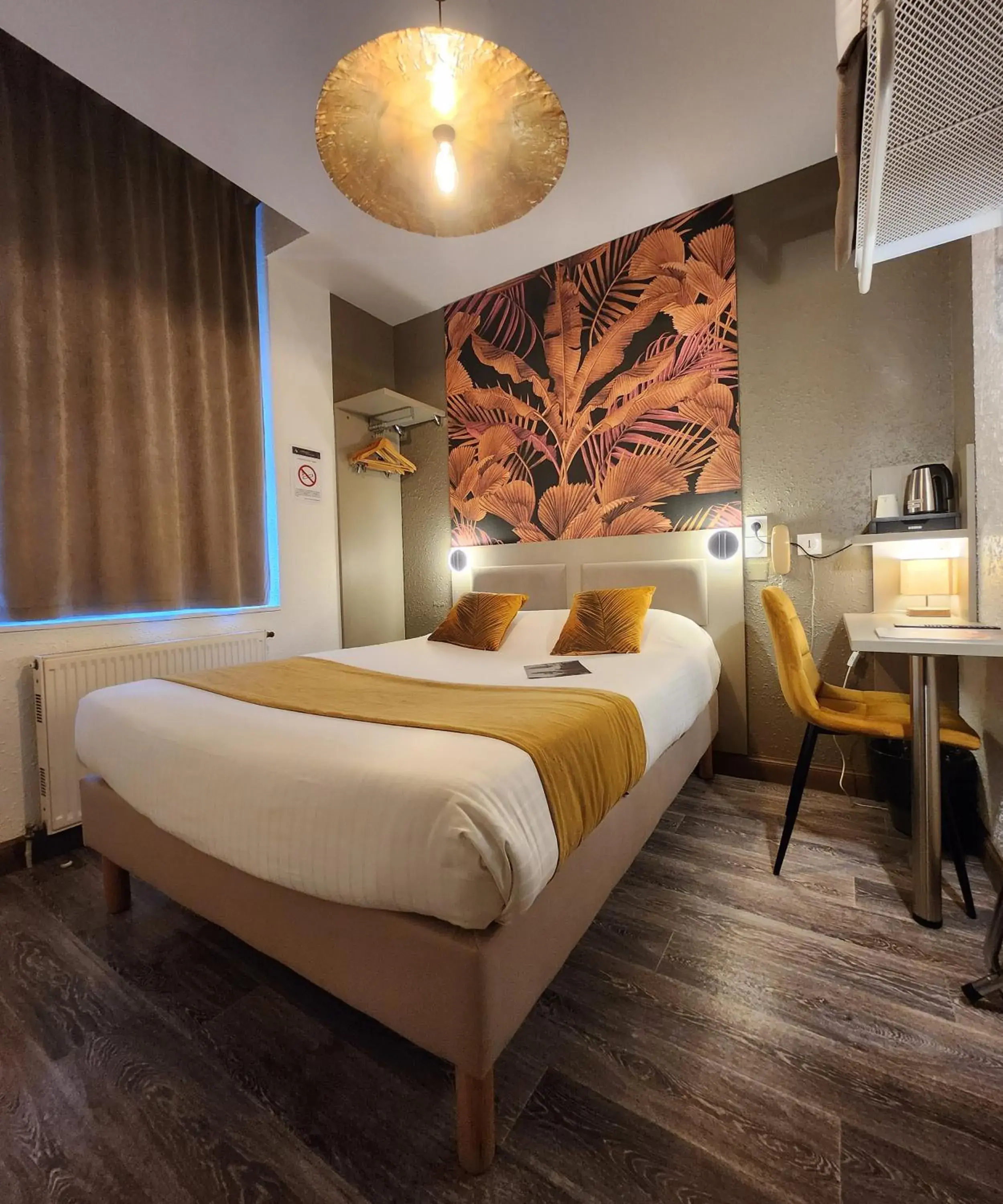 Bedroom, Bed in Cit'Hotel Le Cheval Blanc, Cognac Centre Bedroom, Bed in Cit'Hotel Le Cheval Blanc, Cognac Centre