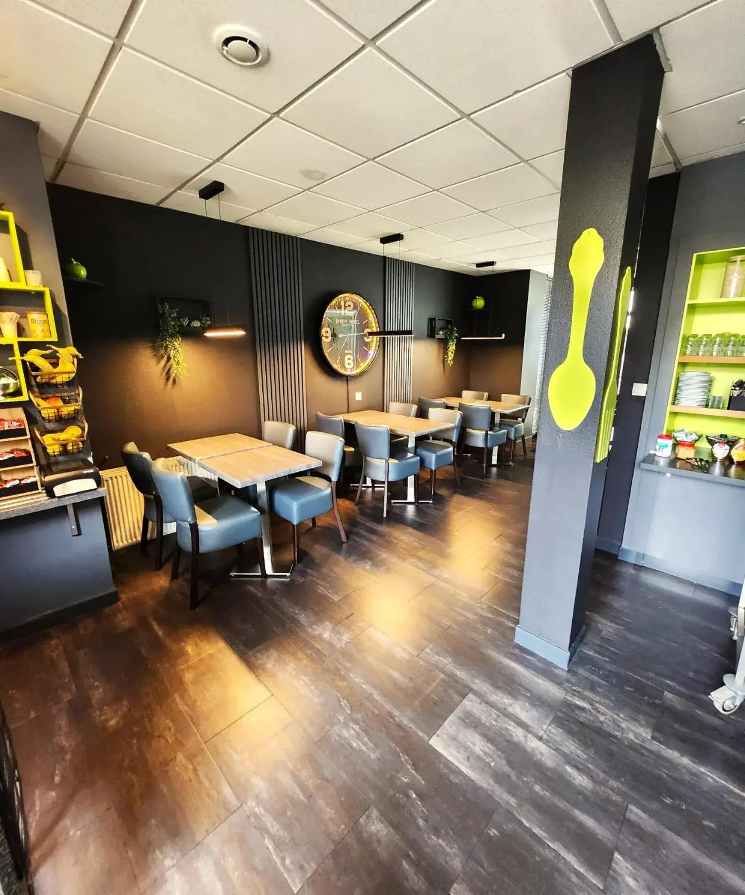 Breakfast in Cit'Hotel Le Cheval Blanc, Cognac Centre Breakfast in Cit'Hotel Le Cheval Blanc, Cognac Centre