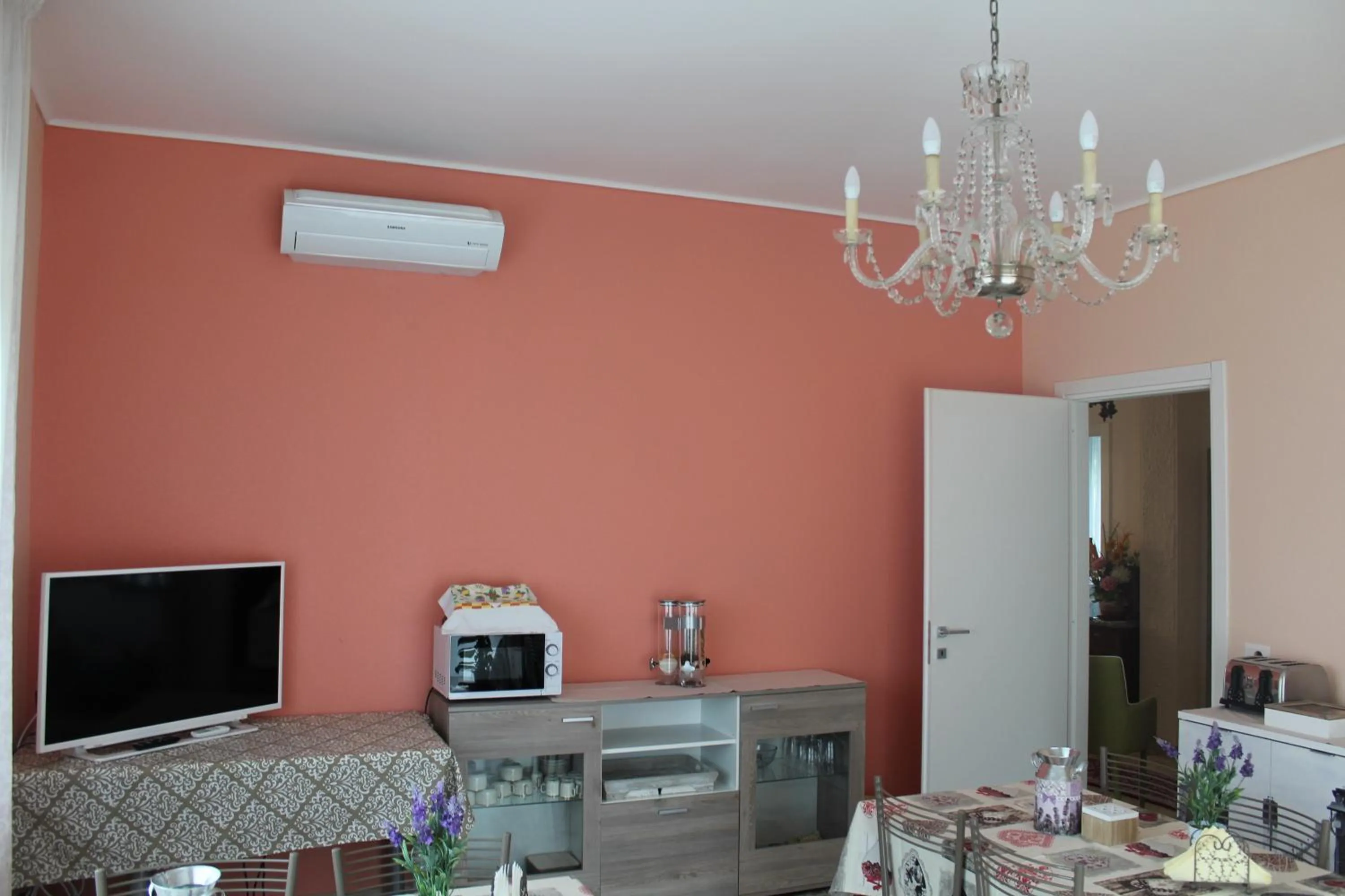 Communal lounge/ TV room in Casamia B&B