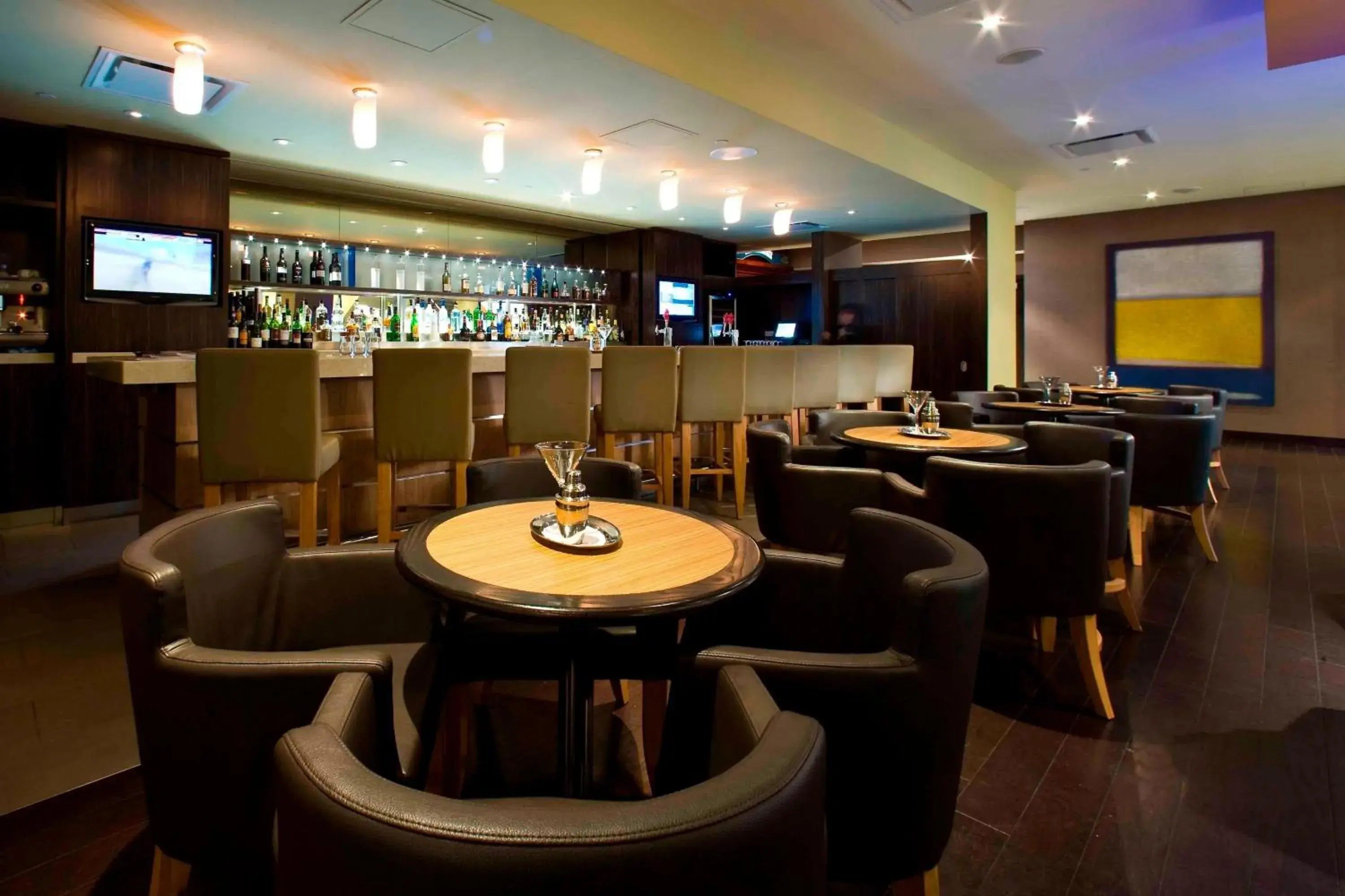 Lounge or bar in Delta Hotels by Marriott Beausejour Lounge or bar in Delta Hotels by Marriott Beausejour