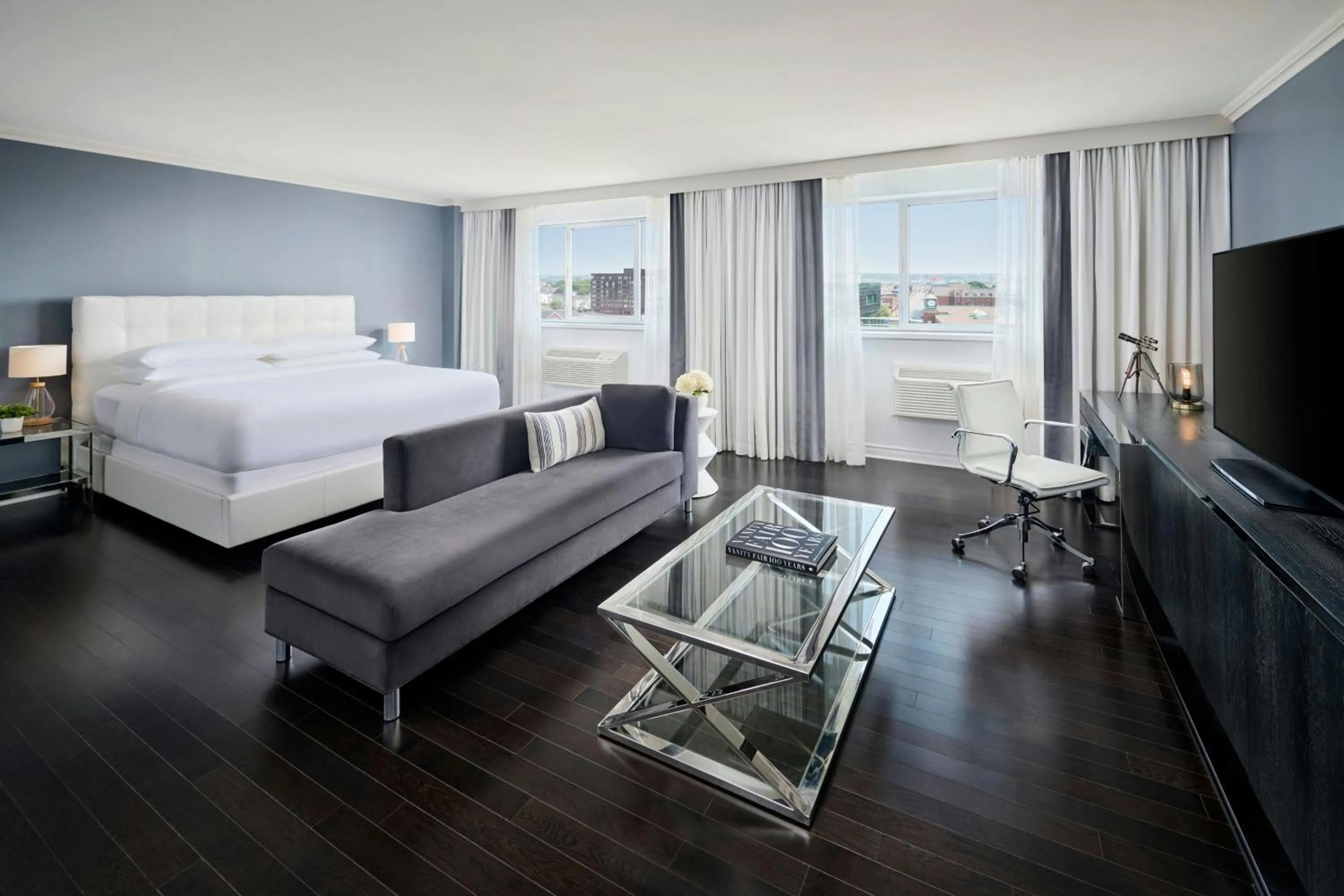 Photo of the whole room, Bed in Delta Hotels by Marriott Beausejour