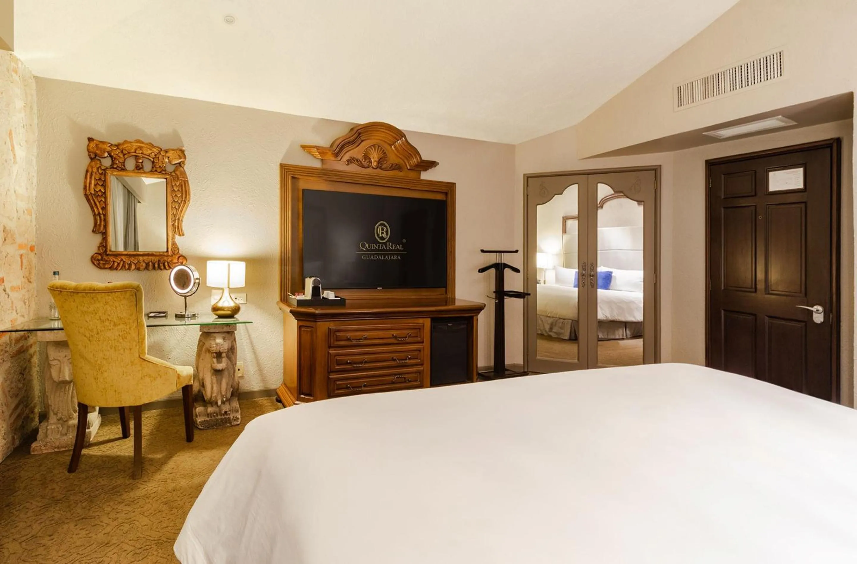 Bedroom, Bed in Quinta Real Guadalajara