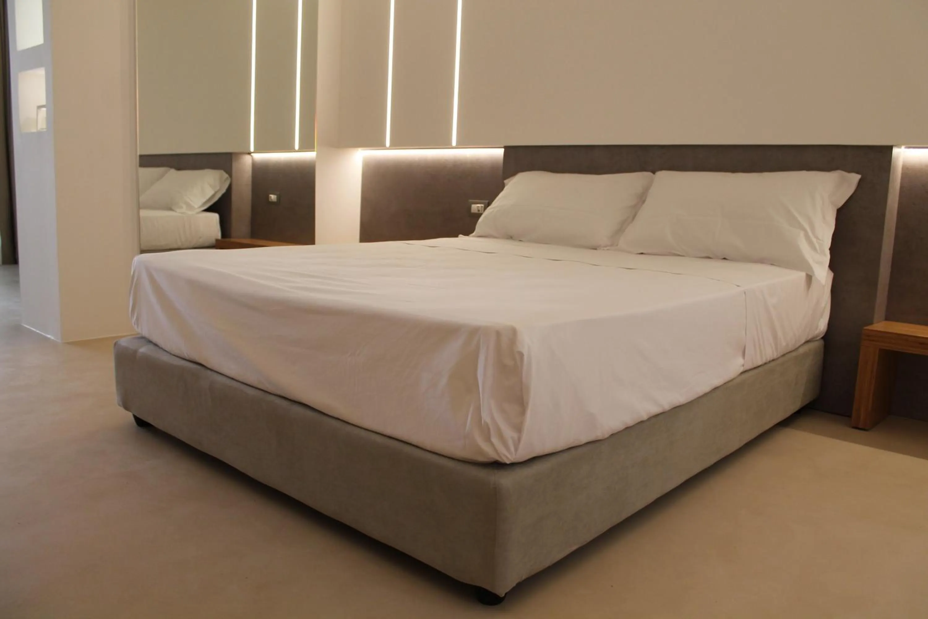 Photo of the whole room, Bed in Seven Suite B&B